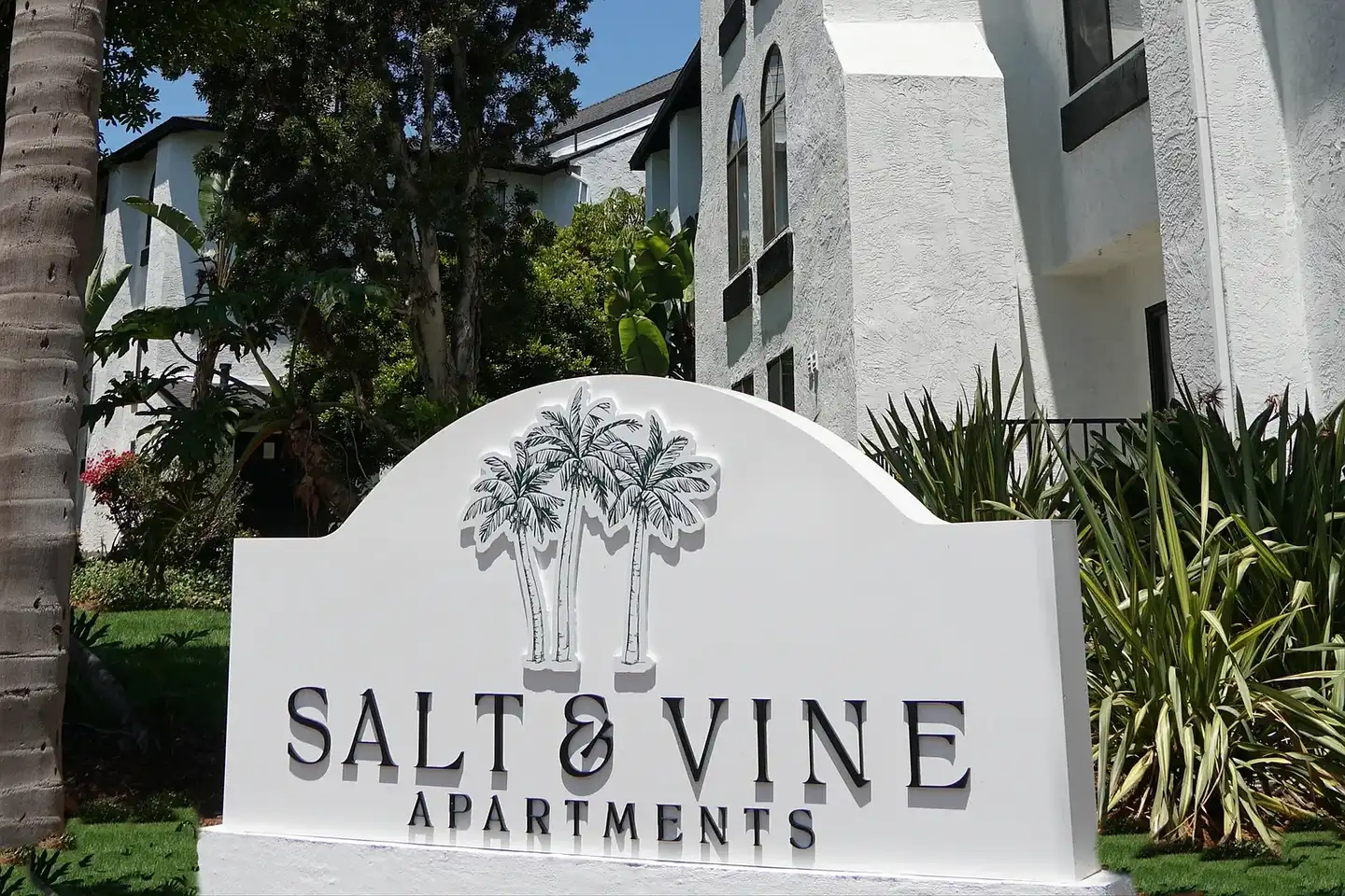 Salt & Vine Oceanside Apartments photo 2