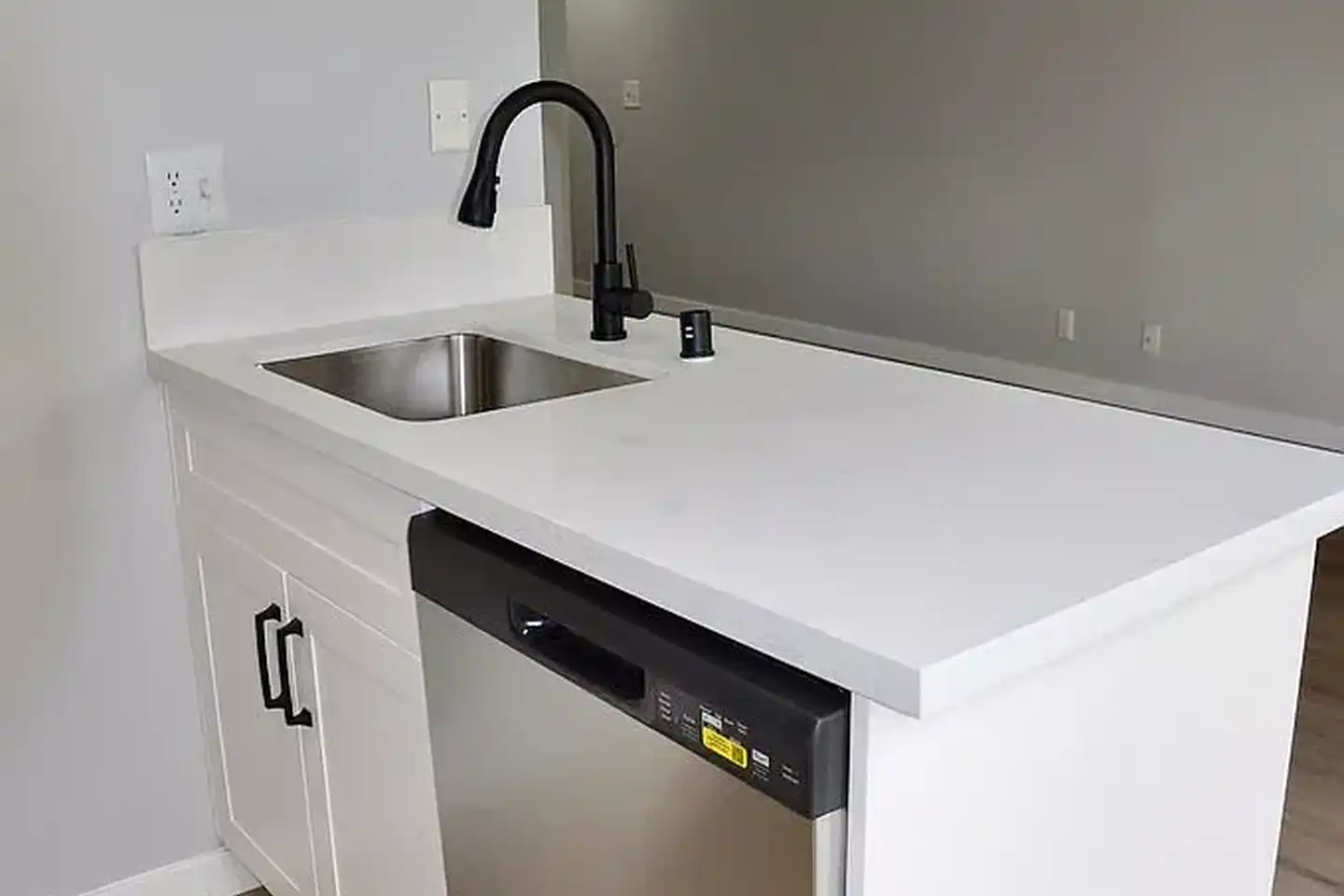 Salt & Vine Oceanside Apartments photo 5