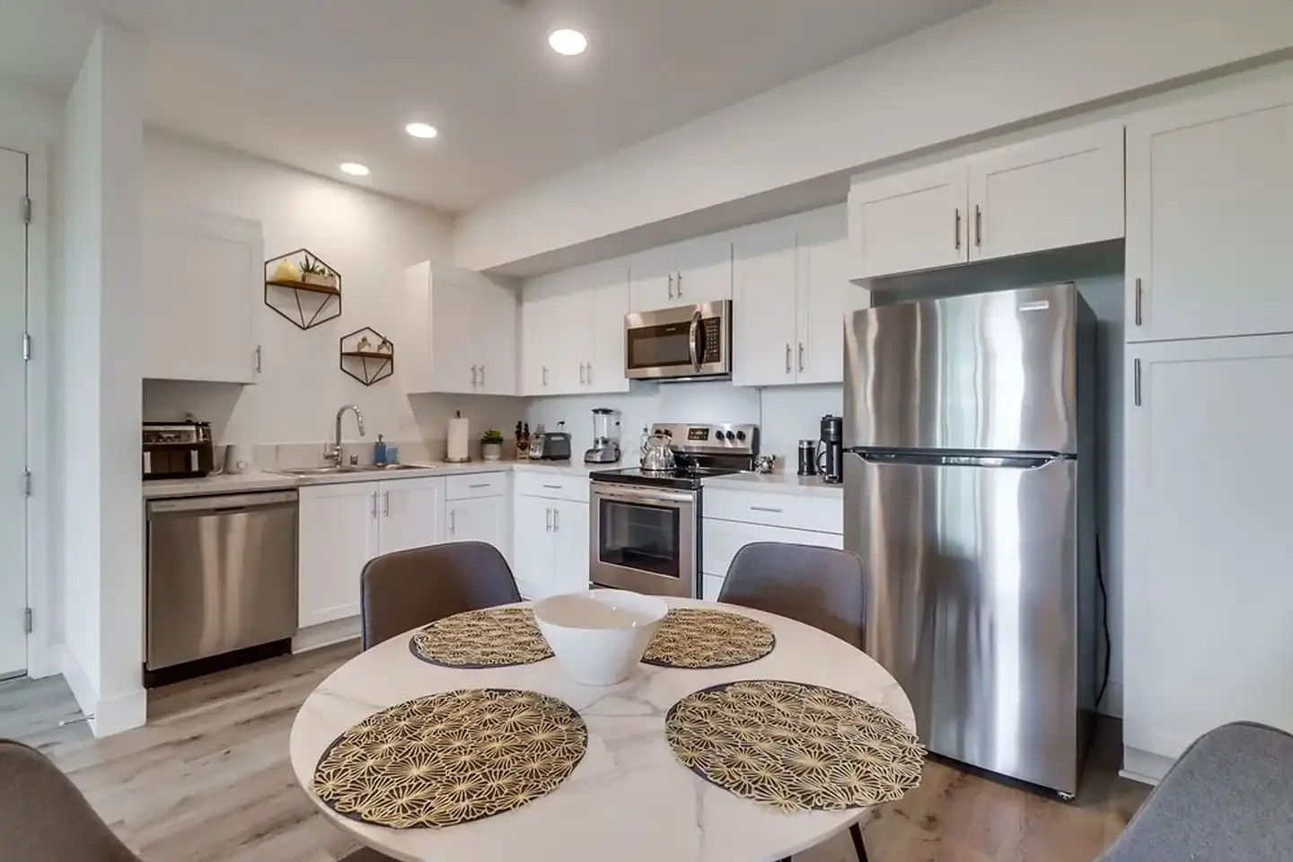 Ridgeway Apartments photo 4