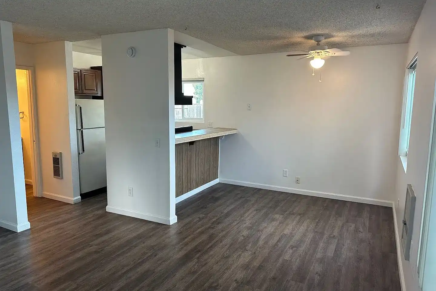 Acacia Apartments photo 2