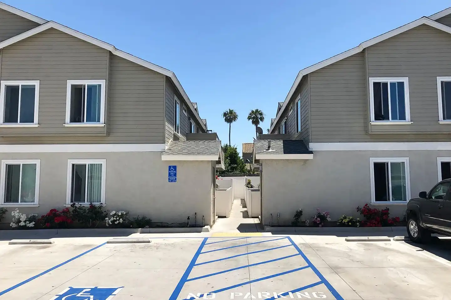 Florida Street Apartments photo 2