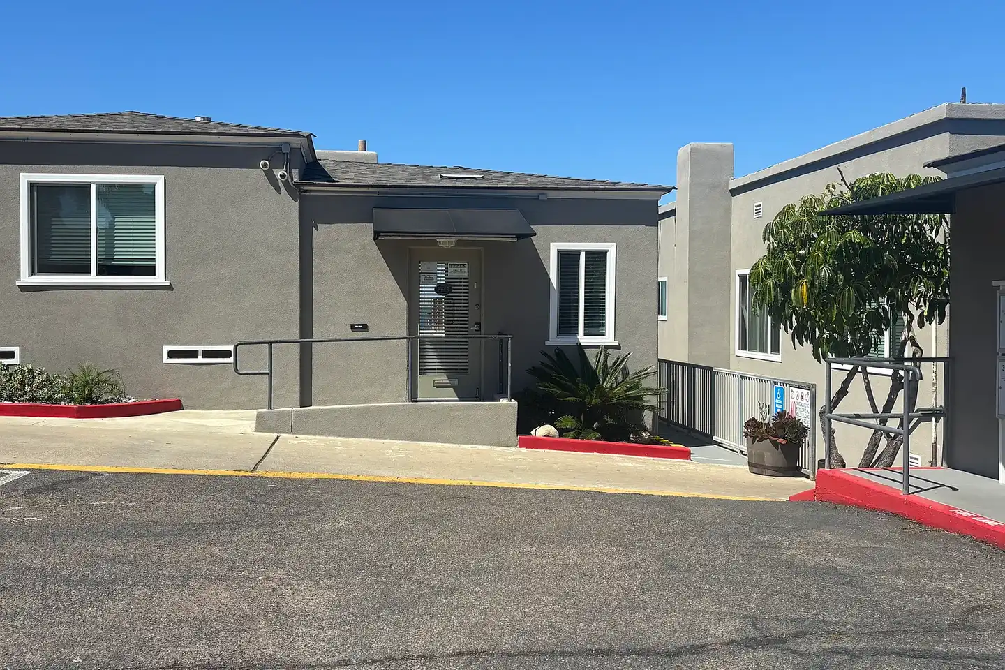 SILVER SPRAY APARTMENTS photo 4