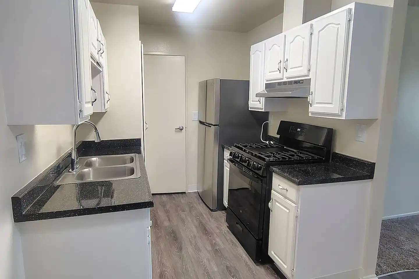 Oxford Terrace Apartments photo 3