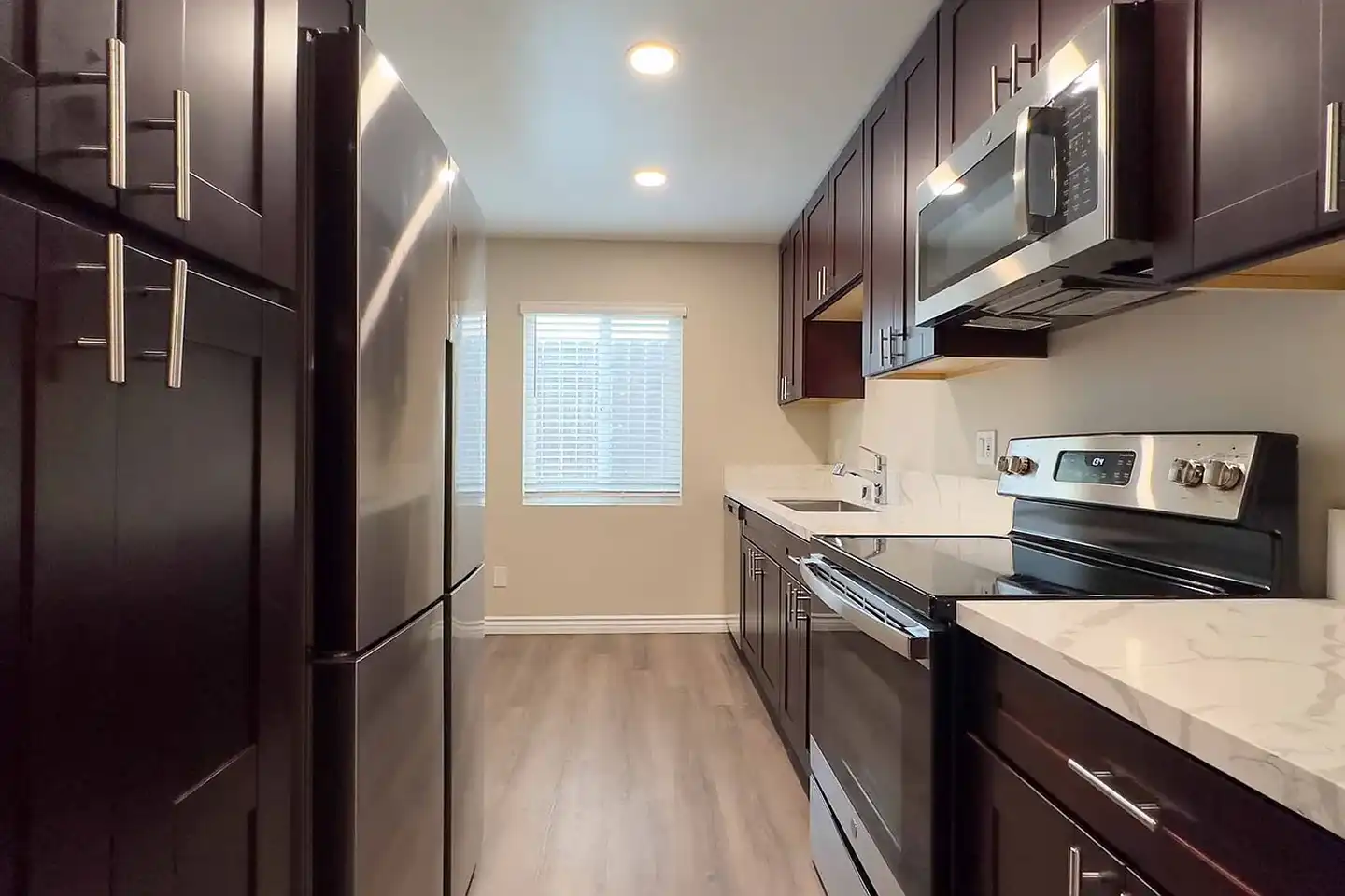 Foothill Manor photo 4