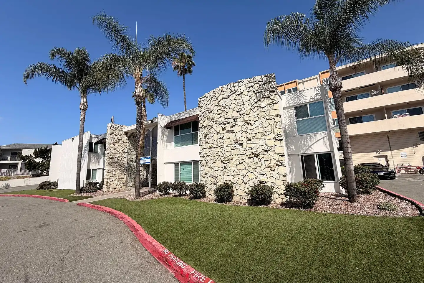 University Terrace Apartments photo 2