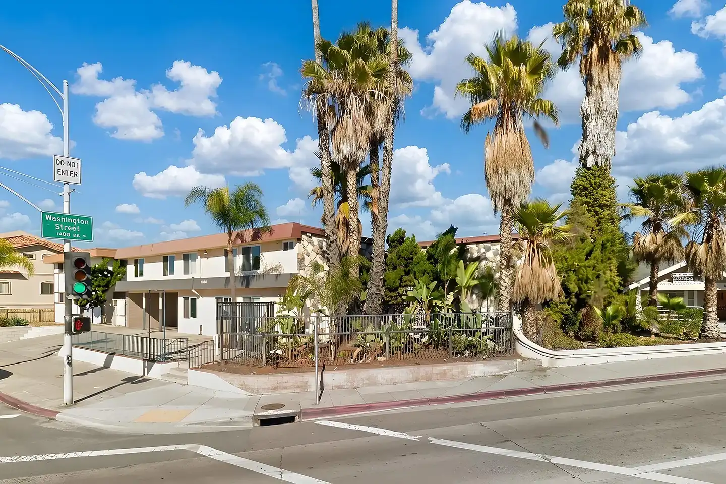 Sapphire Apartments photo 2