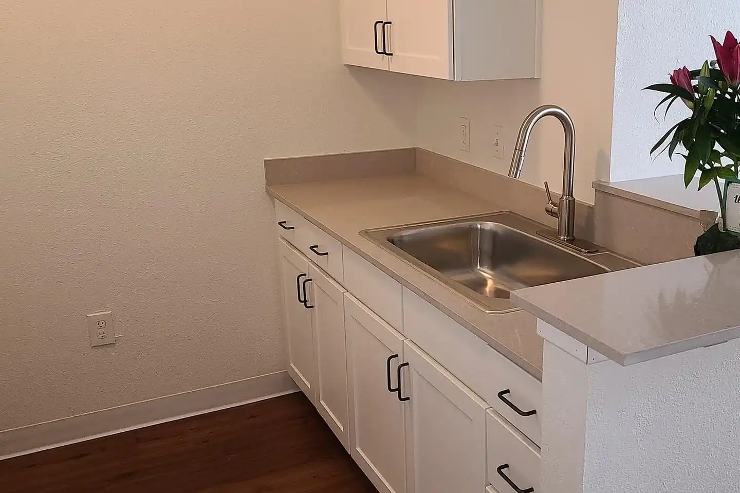 Newly Renovated Lexington Square - 62+ Age - Waitlisted - Income Restricted photo 4