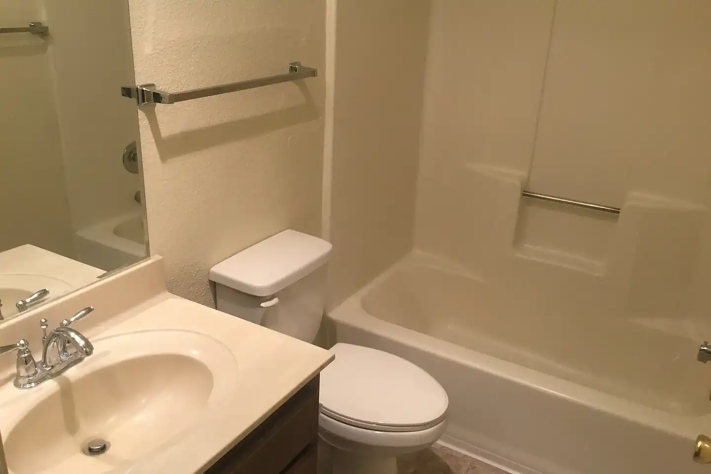 Bay Pointe Apartments photo 5