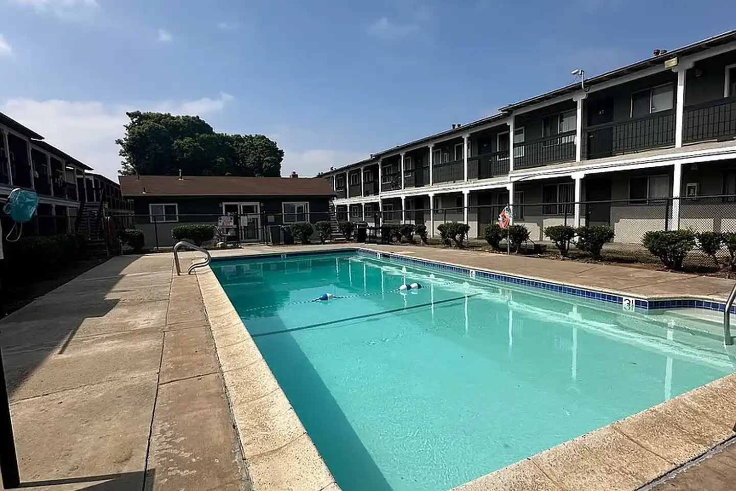 Vista Hermosa Apartments photo 2
