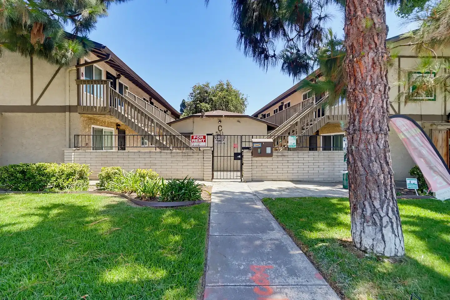 Moss Garden Apartments photo 2