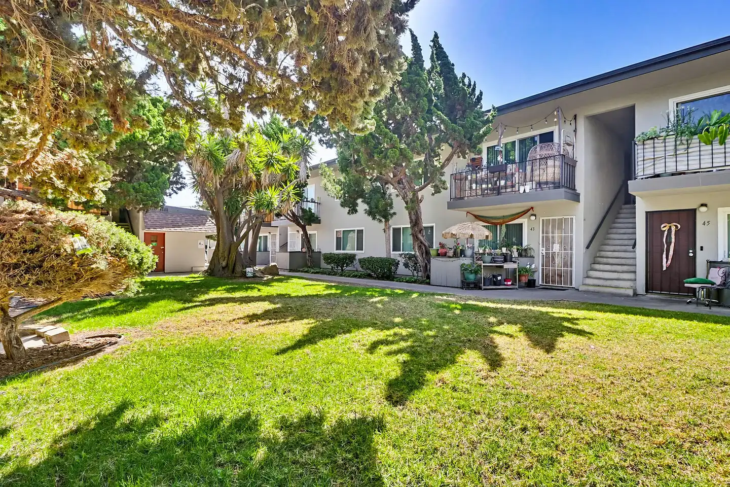 Camelot Apartments photo 4