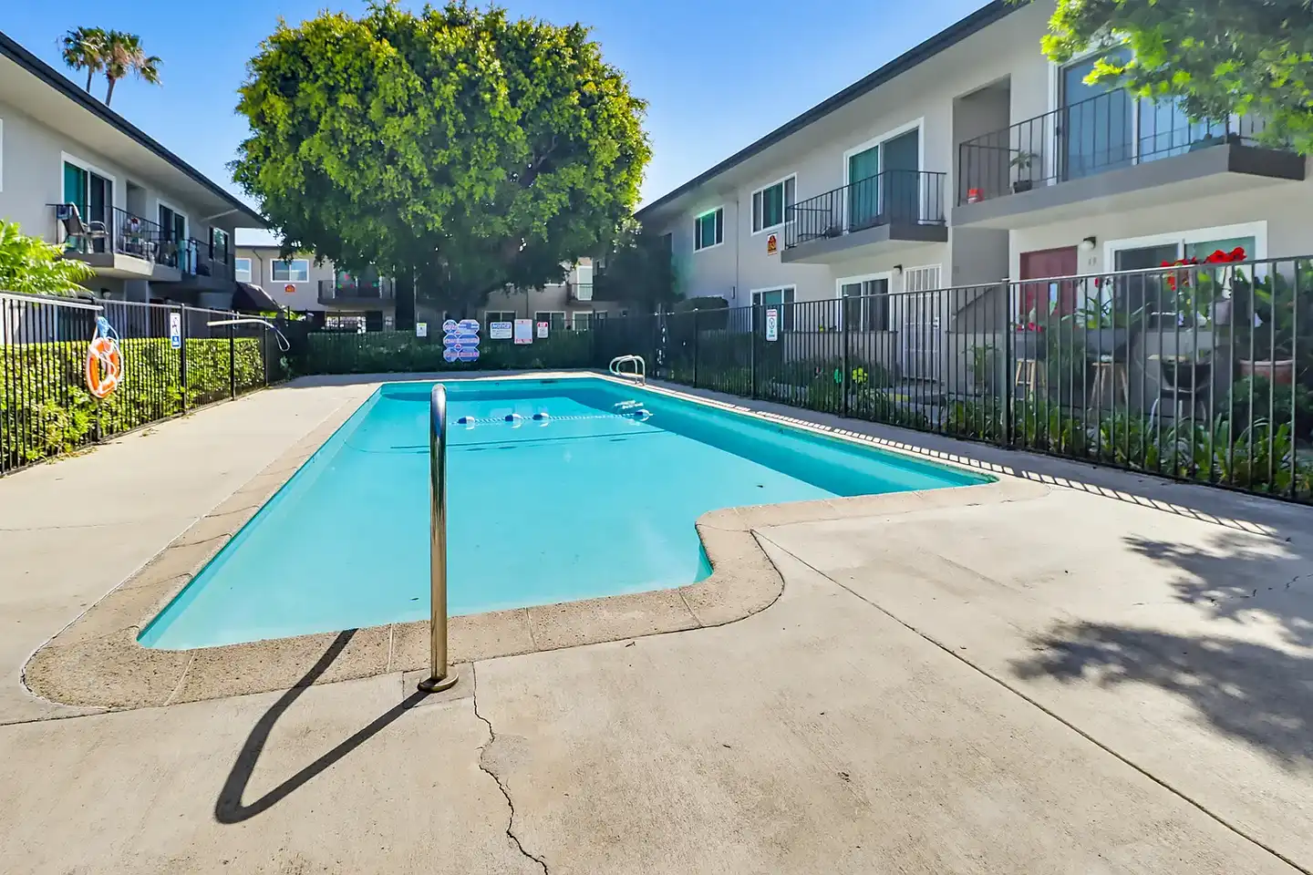 Camelot Apartments photo 3