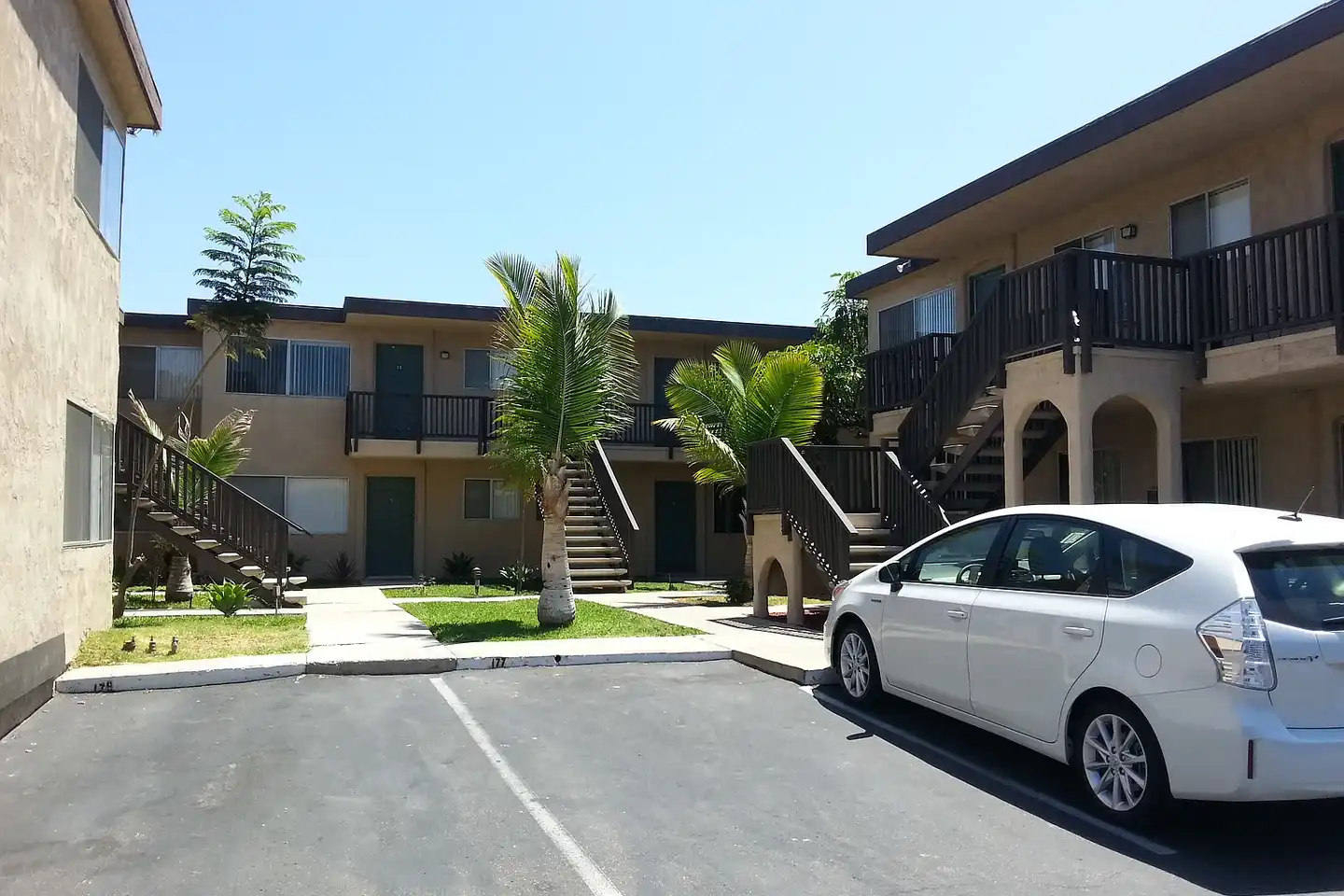 South Bay Towers Apartments photo 4