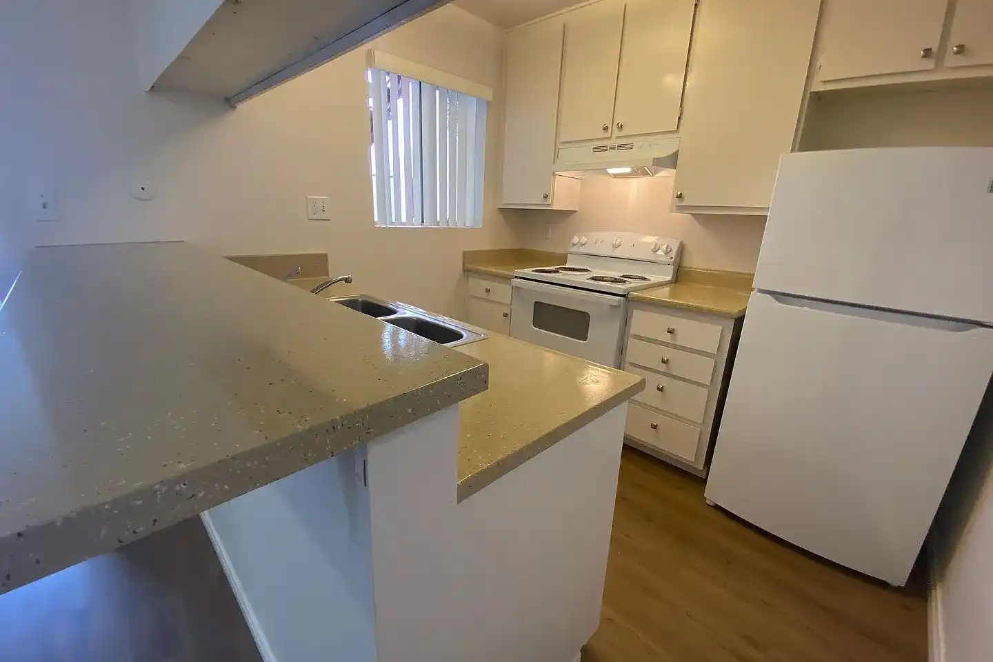 Aztec Apartments photo 4