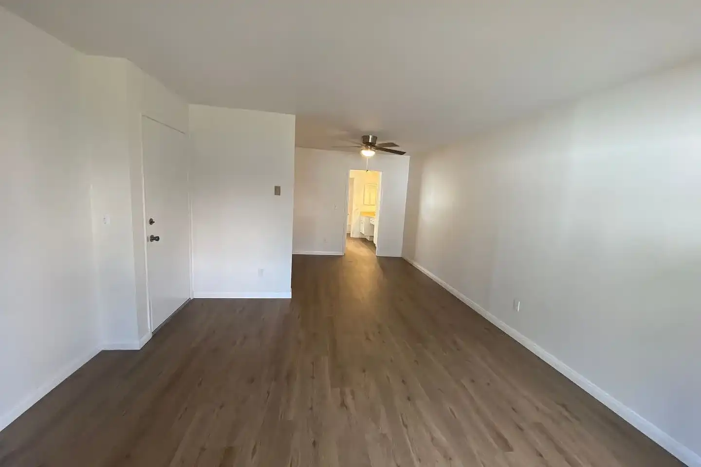Aztec Apartments photo 2