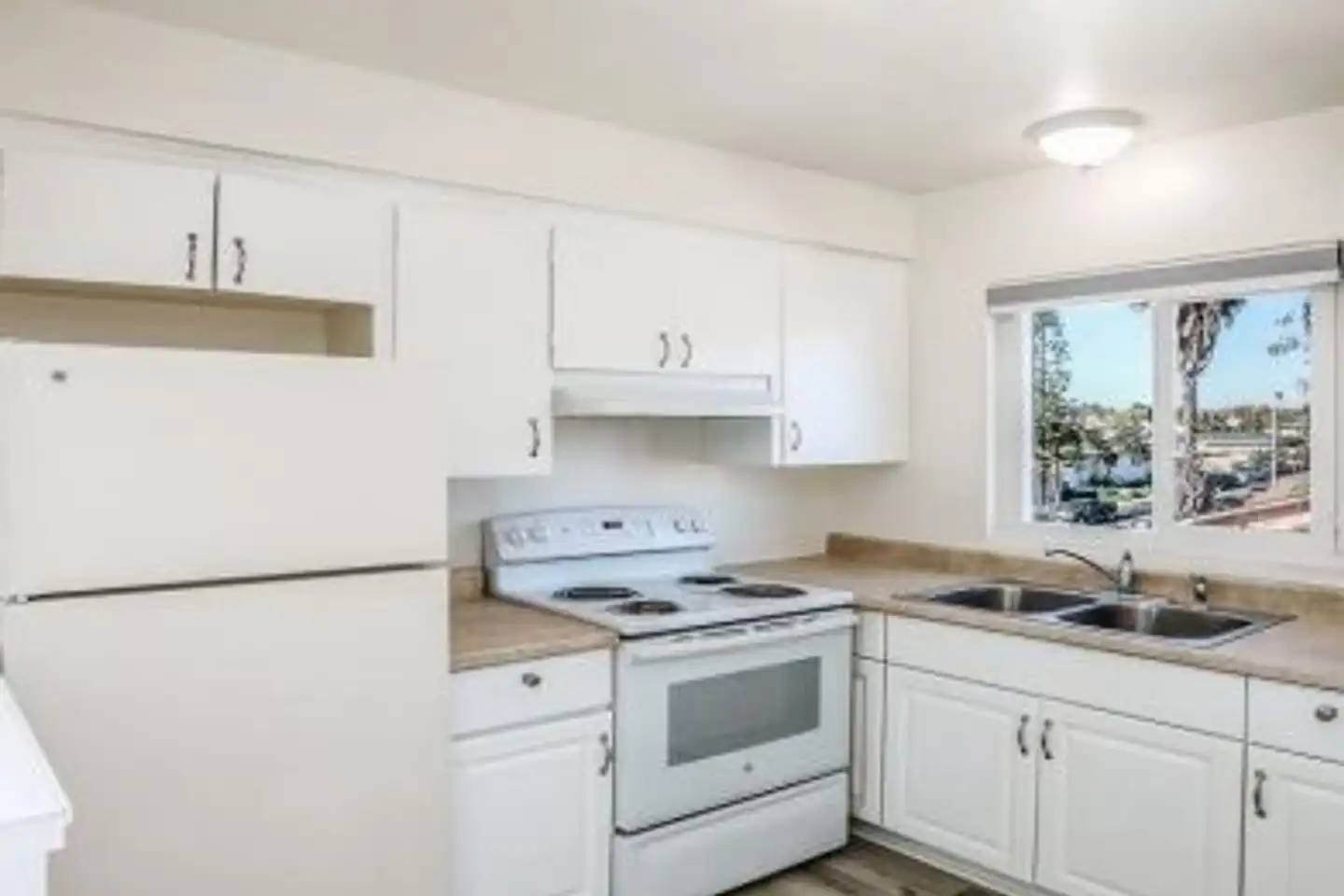 3826 Winona Ave unit #D photo 5