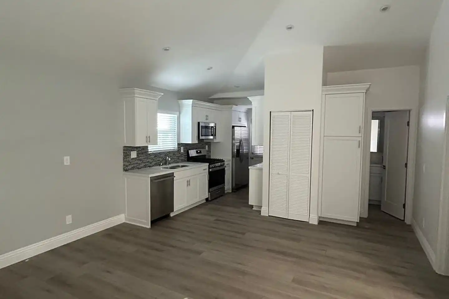 3922 Third Ave unit 3922 photo 2