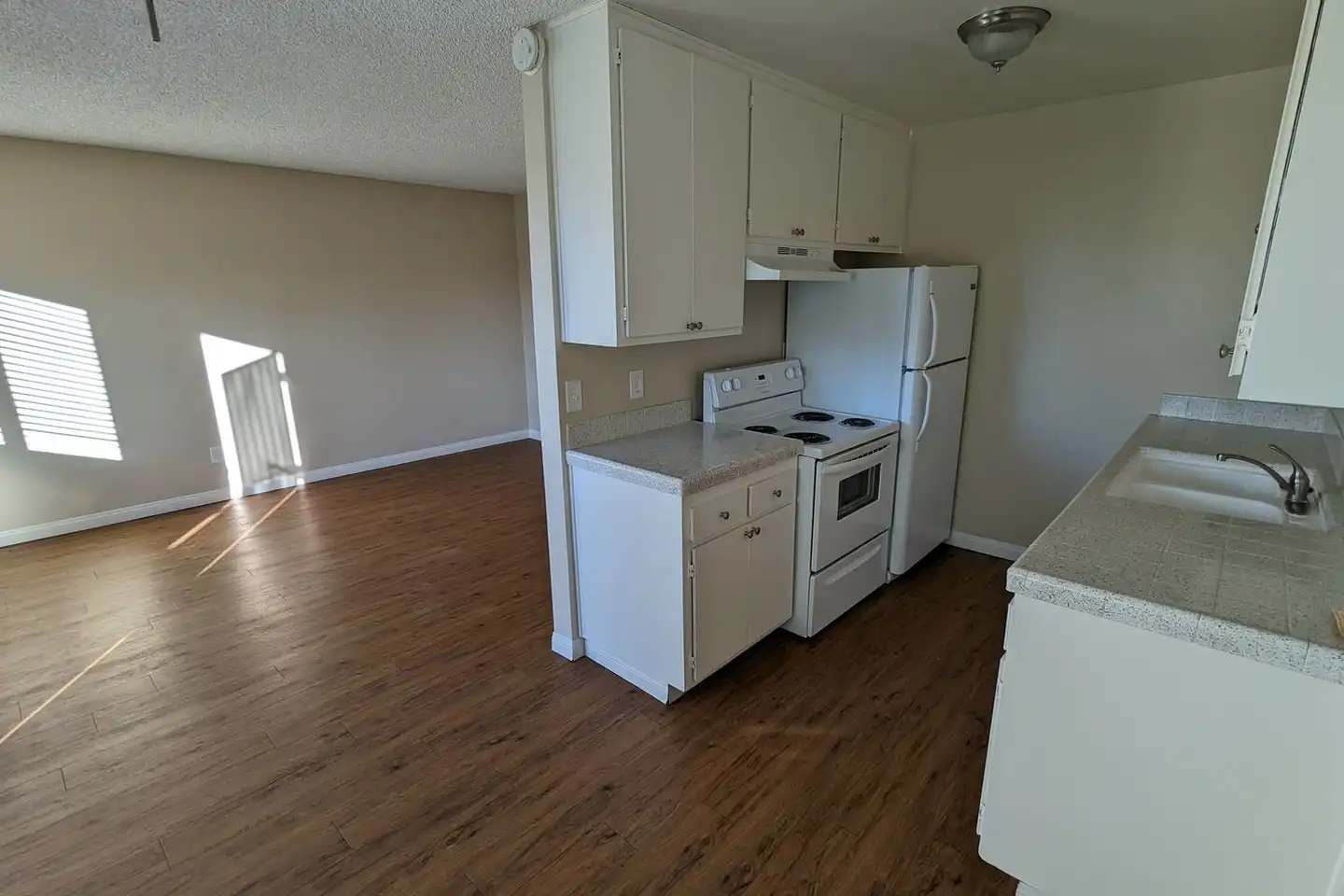 2510 Howard Ave unit 07 photo 2