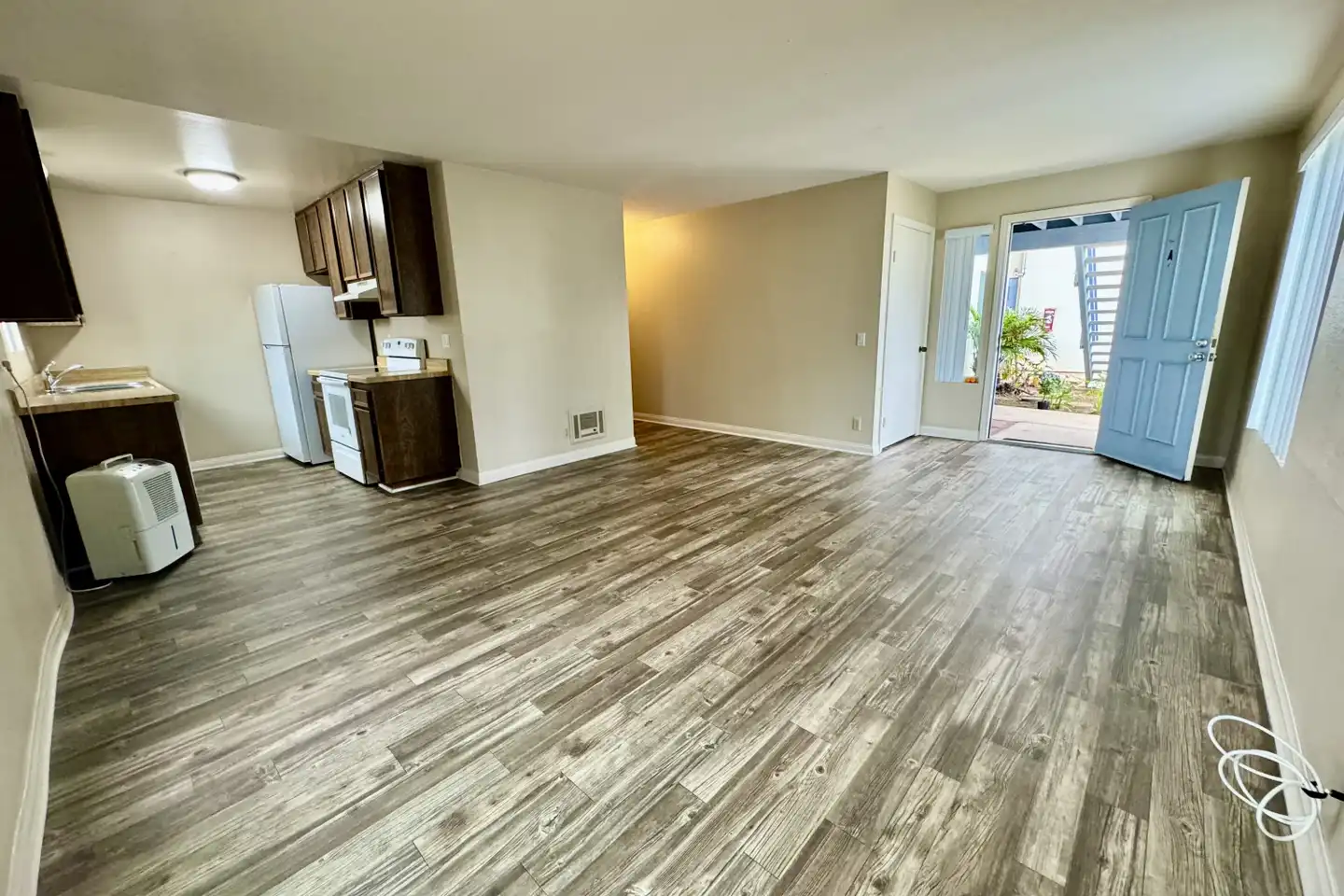 253 Tamarack Ave photo 4