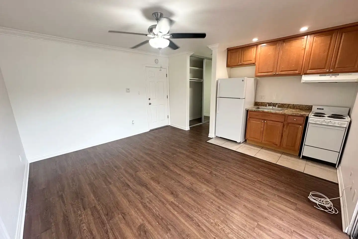 3560 Sixth Ave unit 01 photo 2