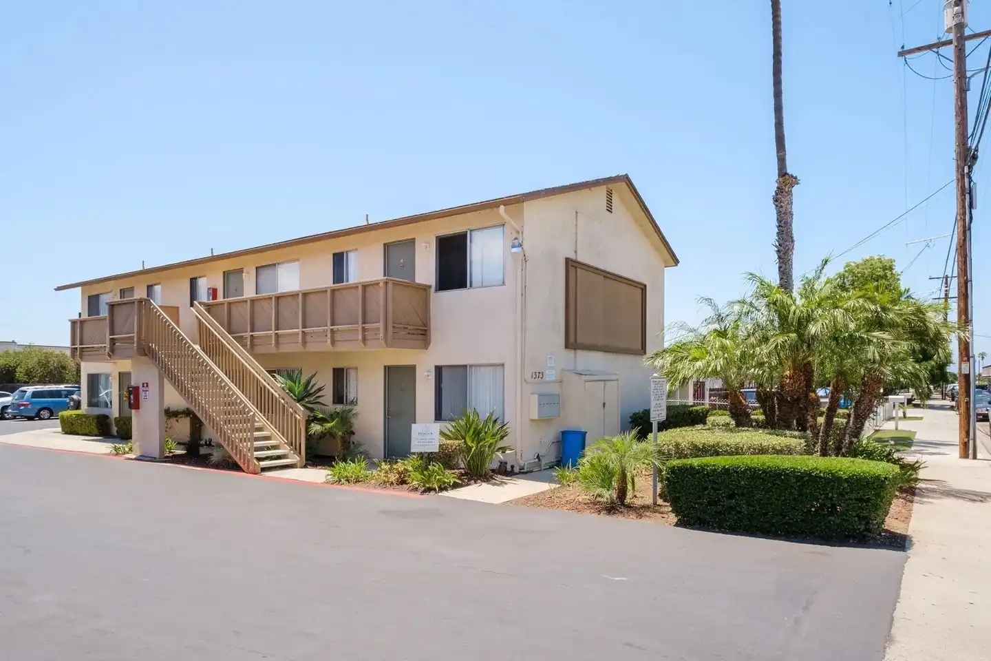 Hemlock Apartment Homes photo 2