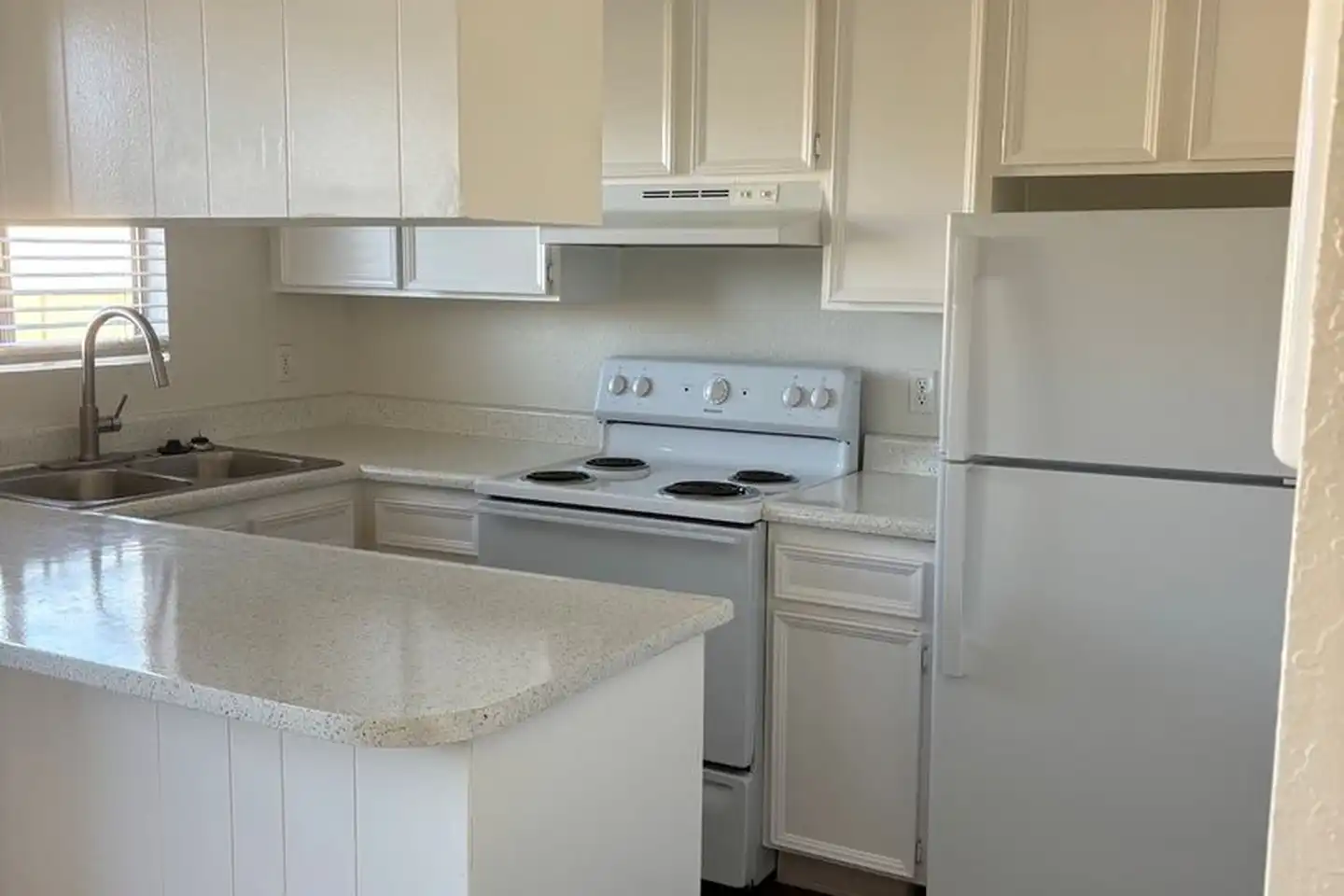 Hemlock Apartment Homes photo 4