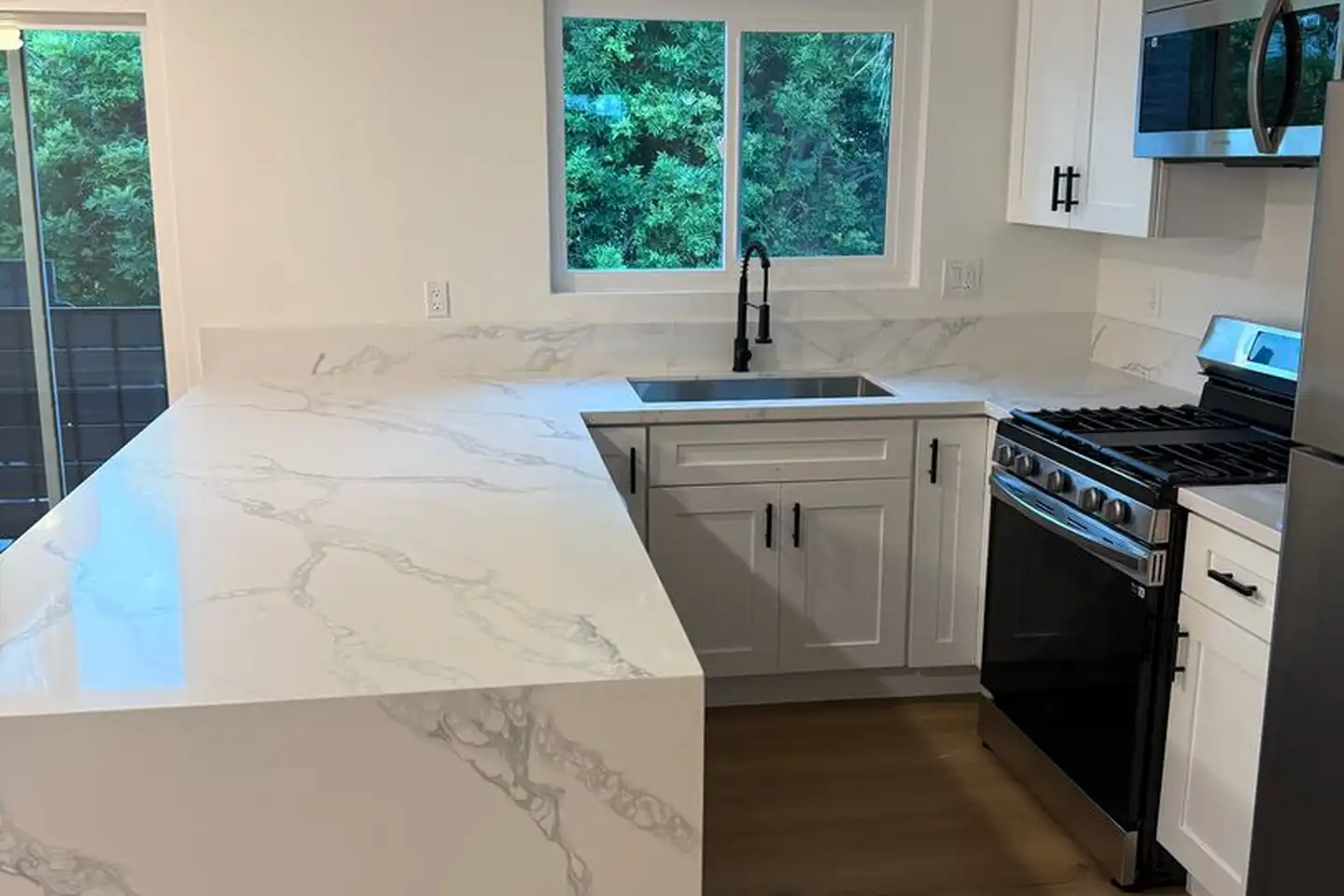 1941 Thomas Ave unit 6 photo 4