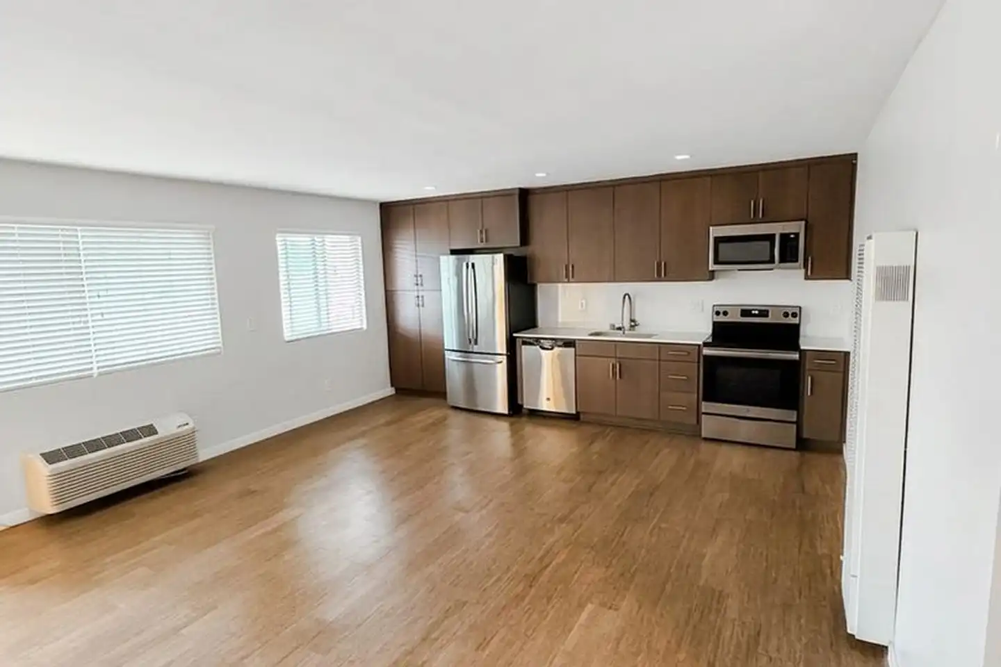 4453 North Ave unit #8