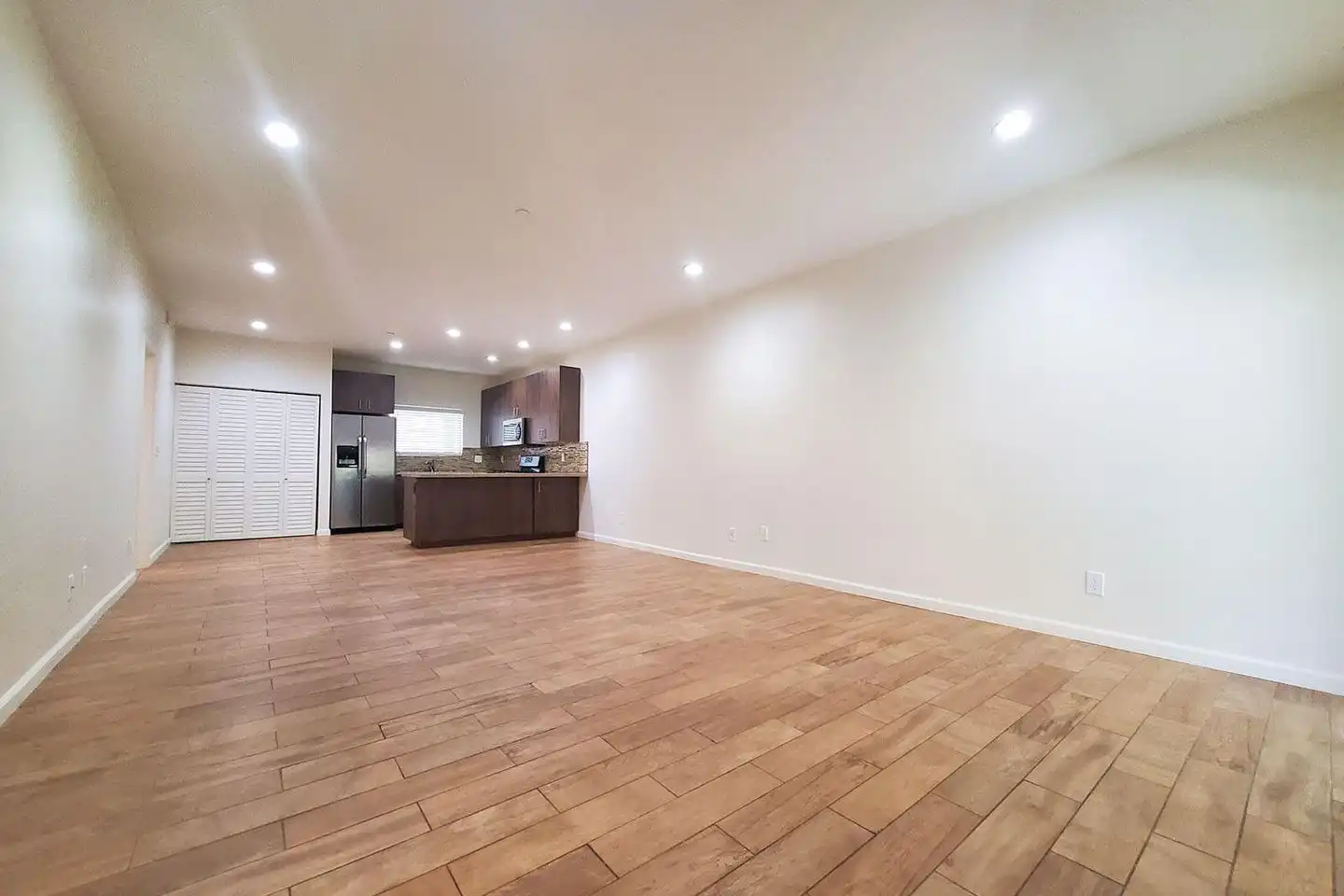 4 beds  2.0 baths photo 2