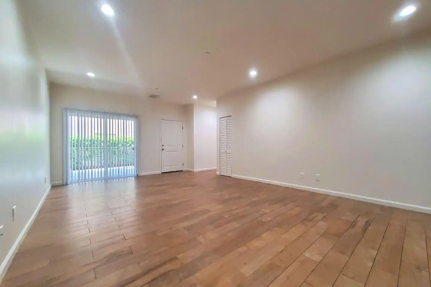 4 beds  2.0 baths photo 3