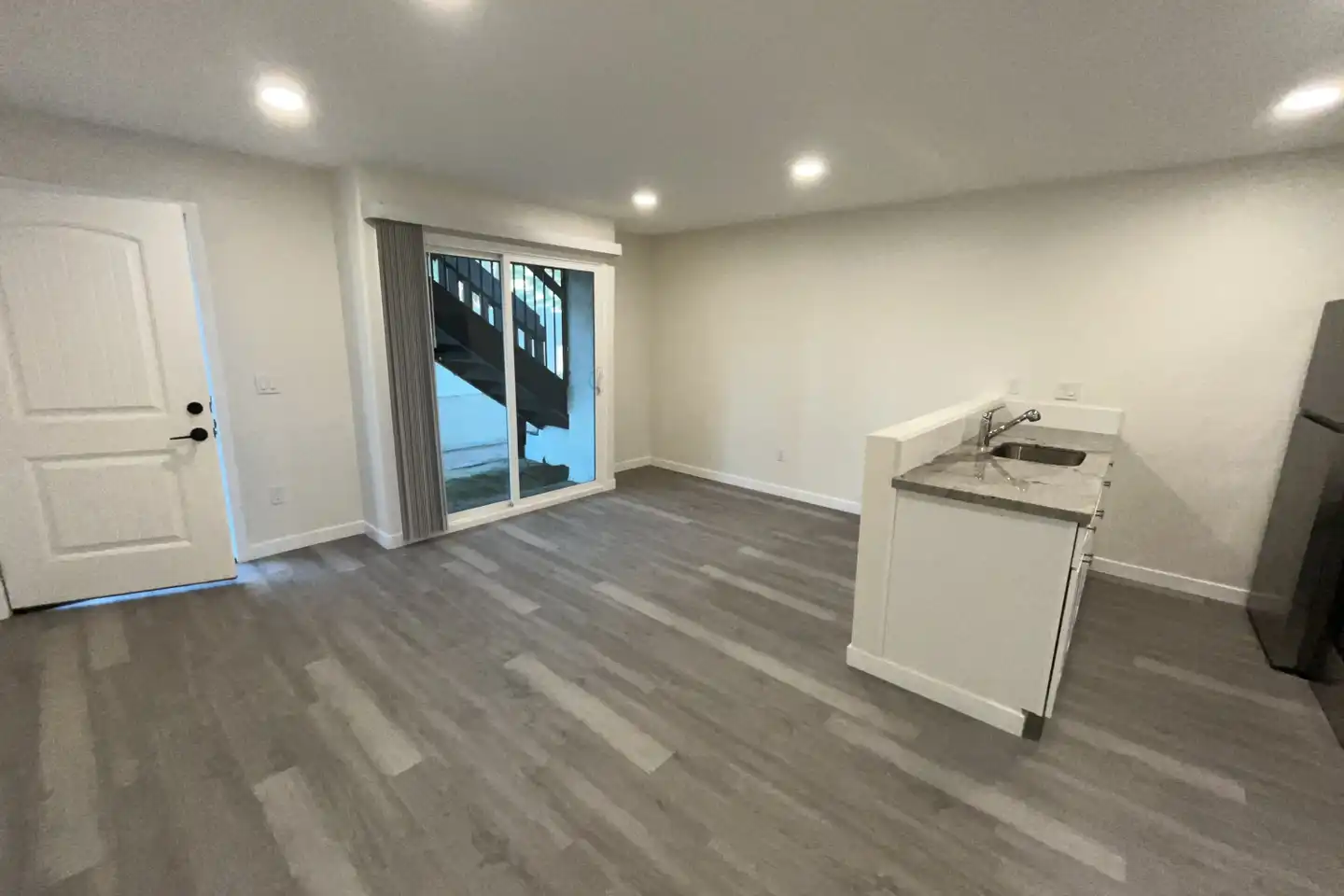 1875 Julian Ave photo 4