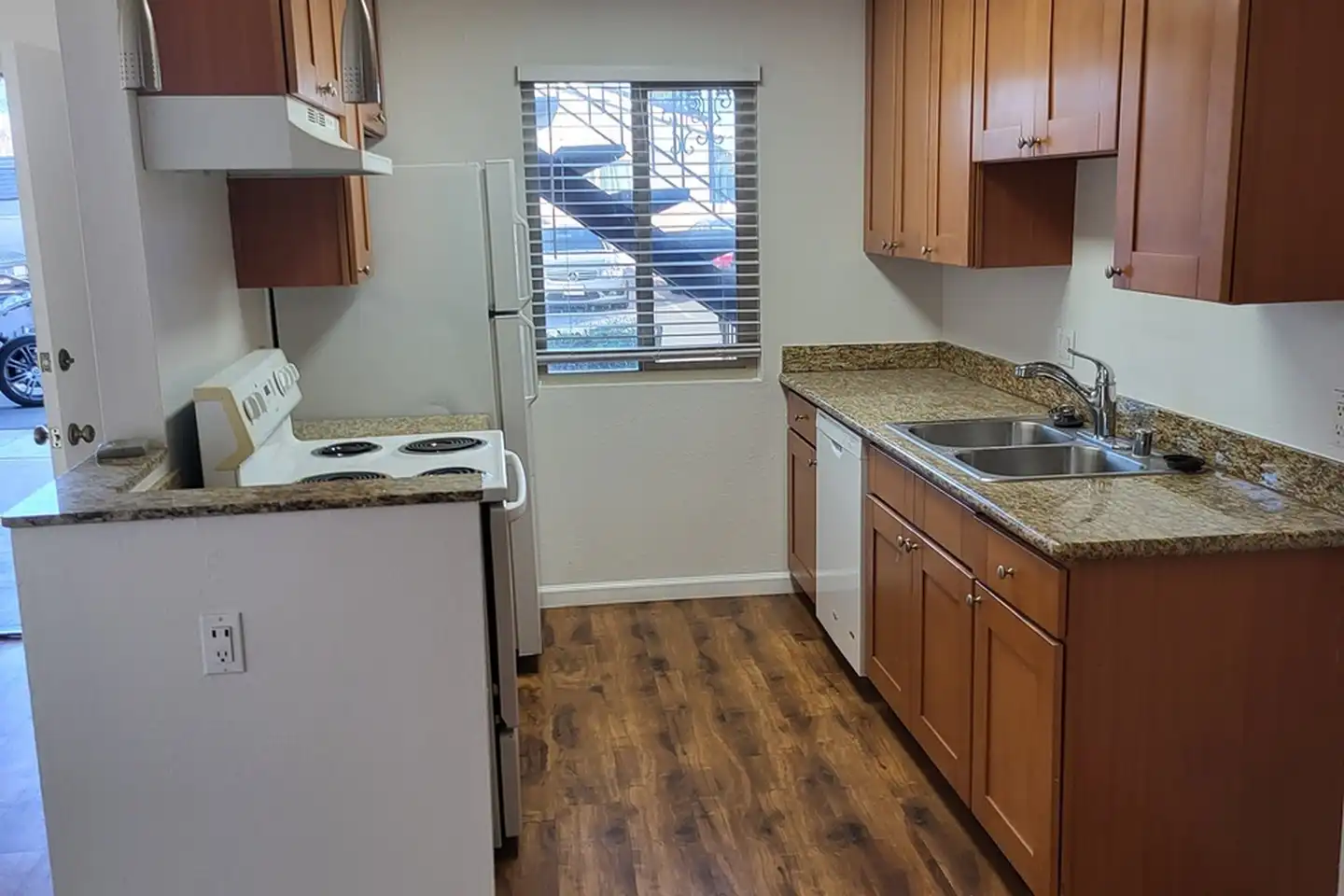 500 Grape St photo 2
