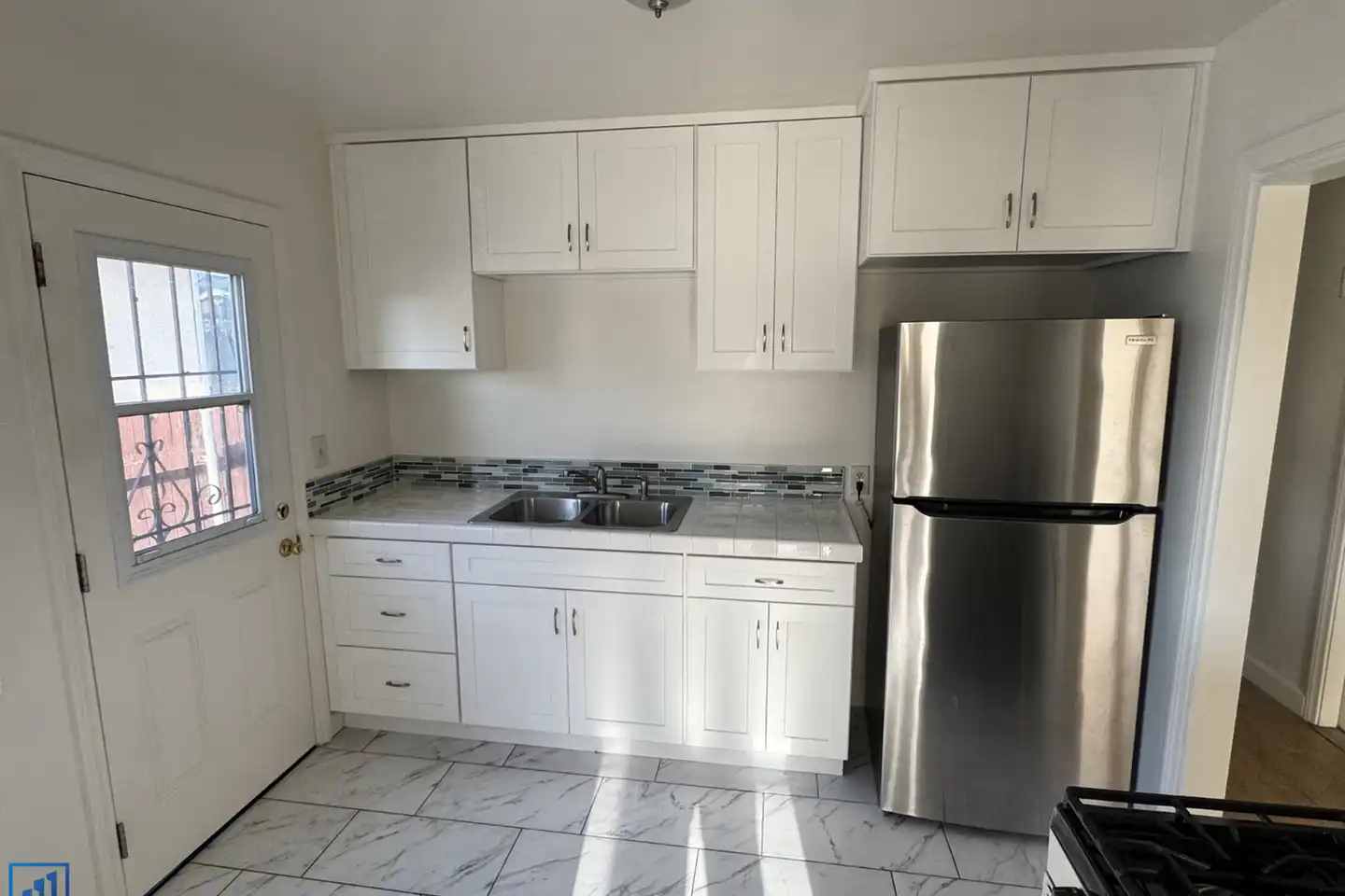 733 Woodlawn Ave unit 733 photo 3