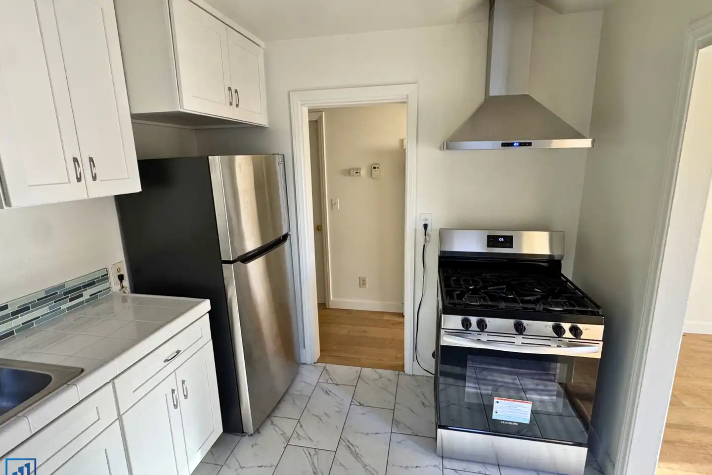 733 Woodlawn Ave unit 733 photo 4