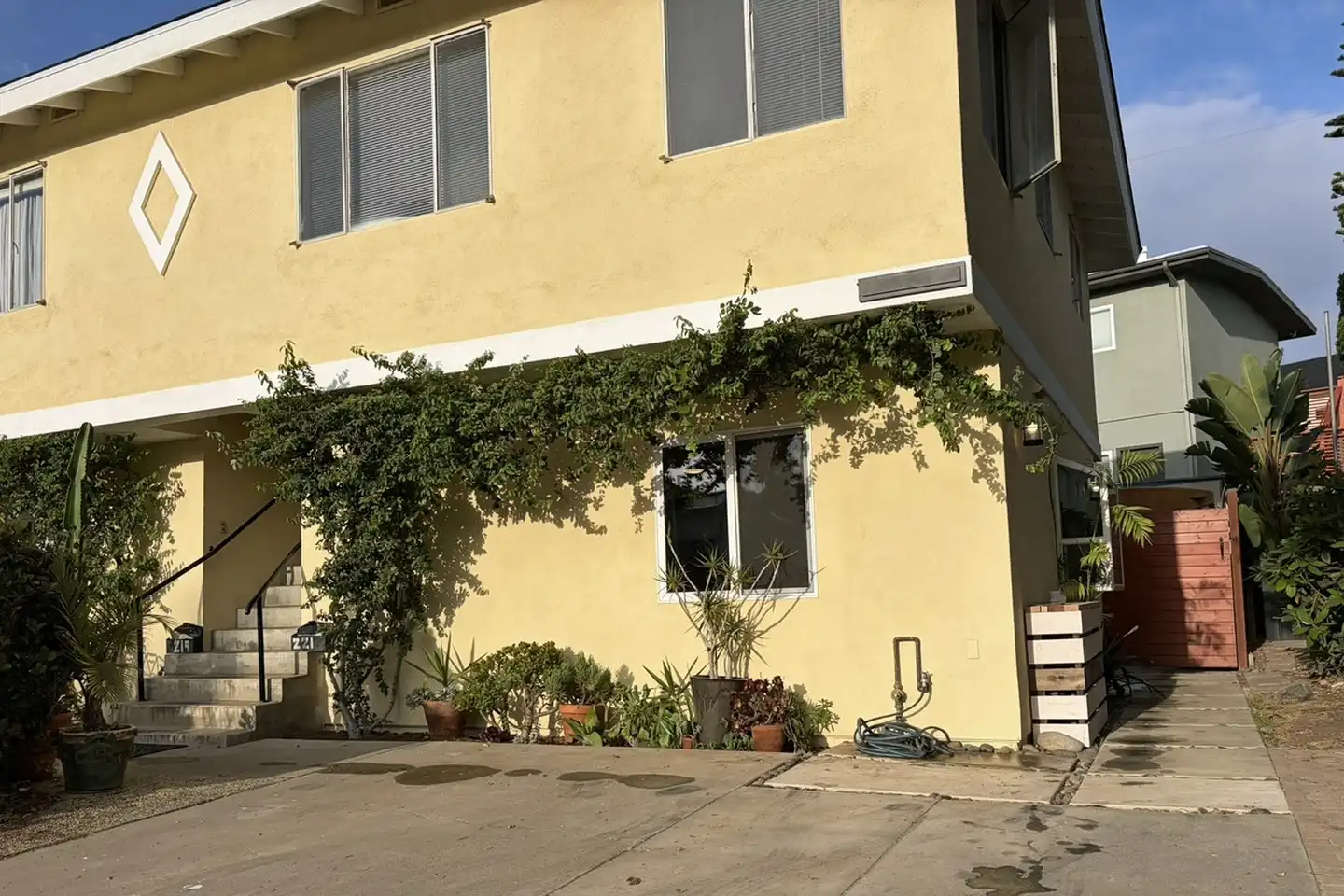 223 N Sierra Ave photo 2