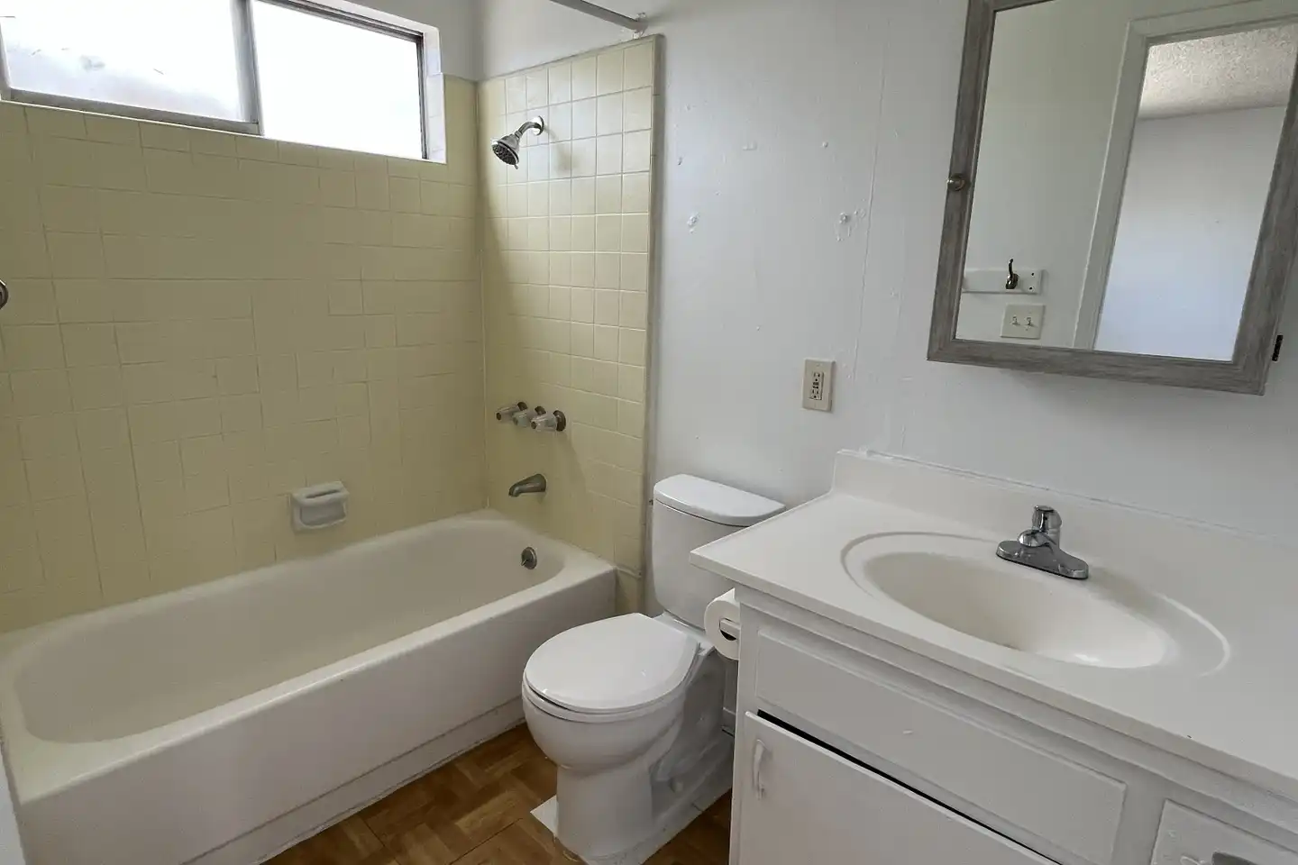 4264 Euclid Ave photo 3