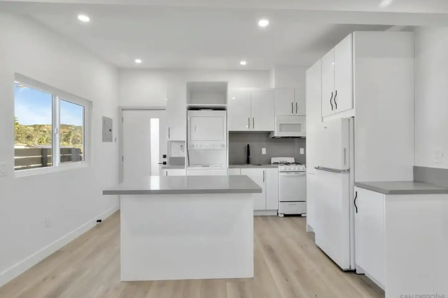 1641 Greenfield Dr unit 1641 photo 3