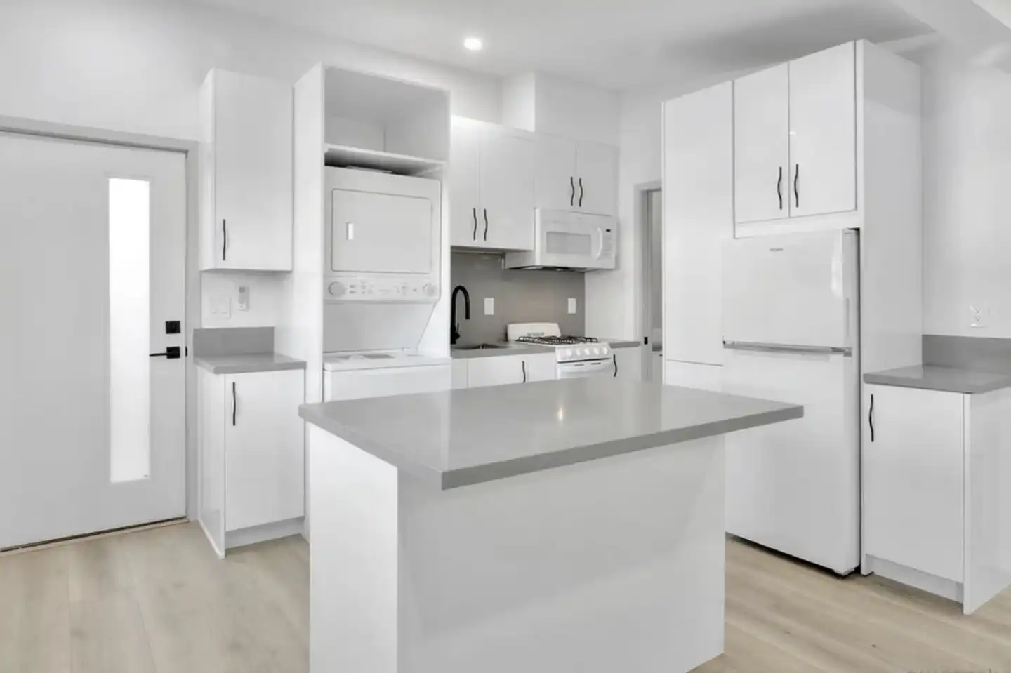 1641 Greenfield Dr unit 1641 photo 2
