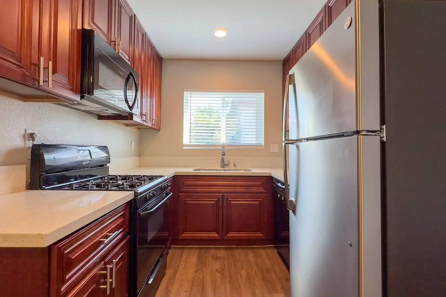 1 beds  1.0 baths photo 4
