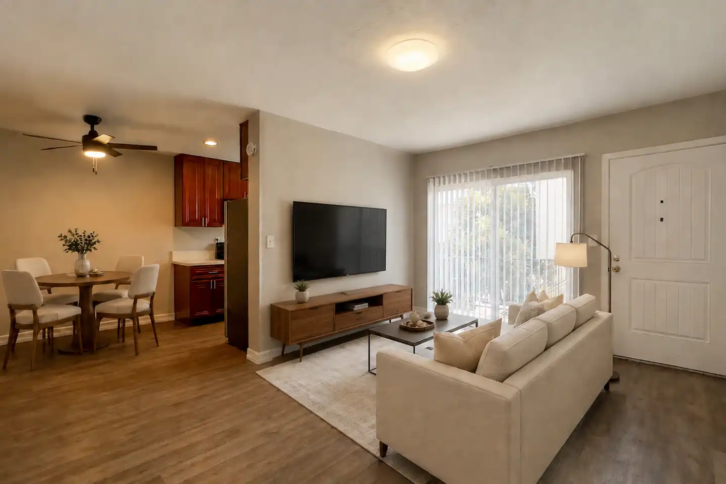 1 beds  1.0 baths photo 2