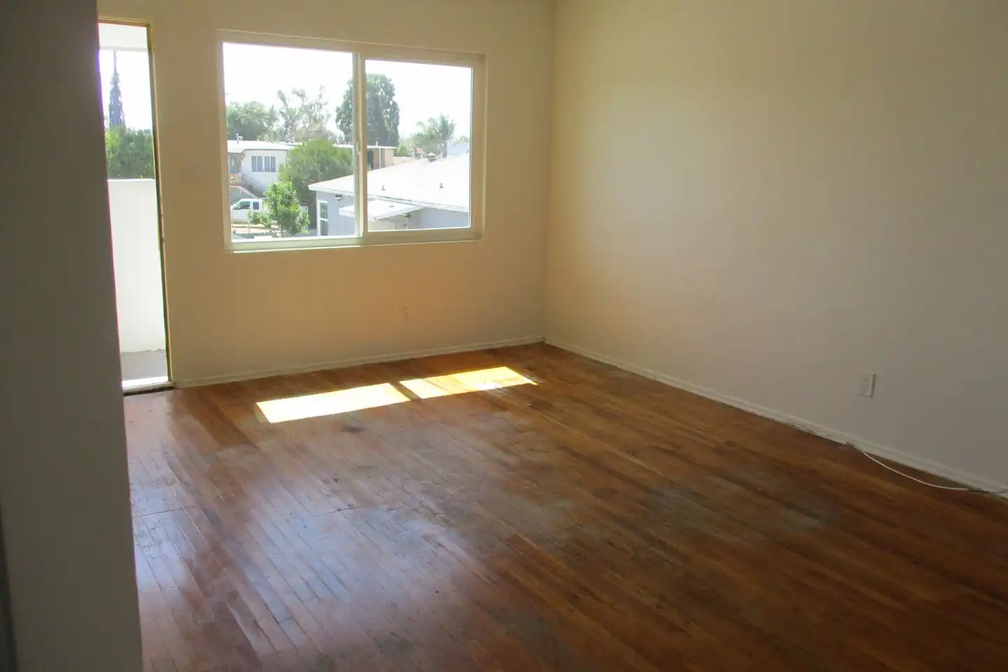 3854 Euclid Ave photo 4