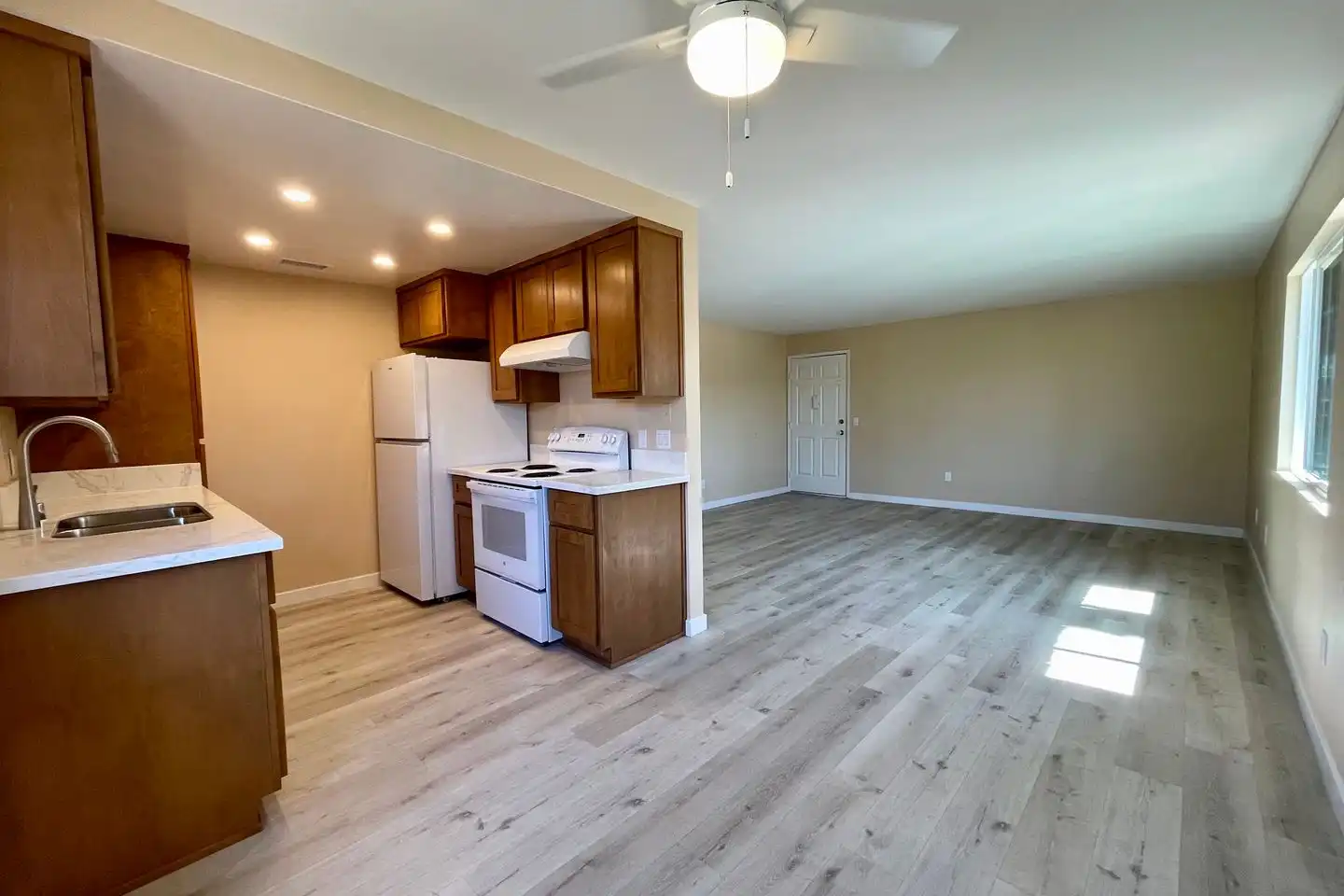 903 S Sunshine Ave unit #B photo 5