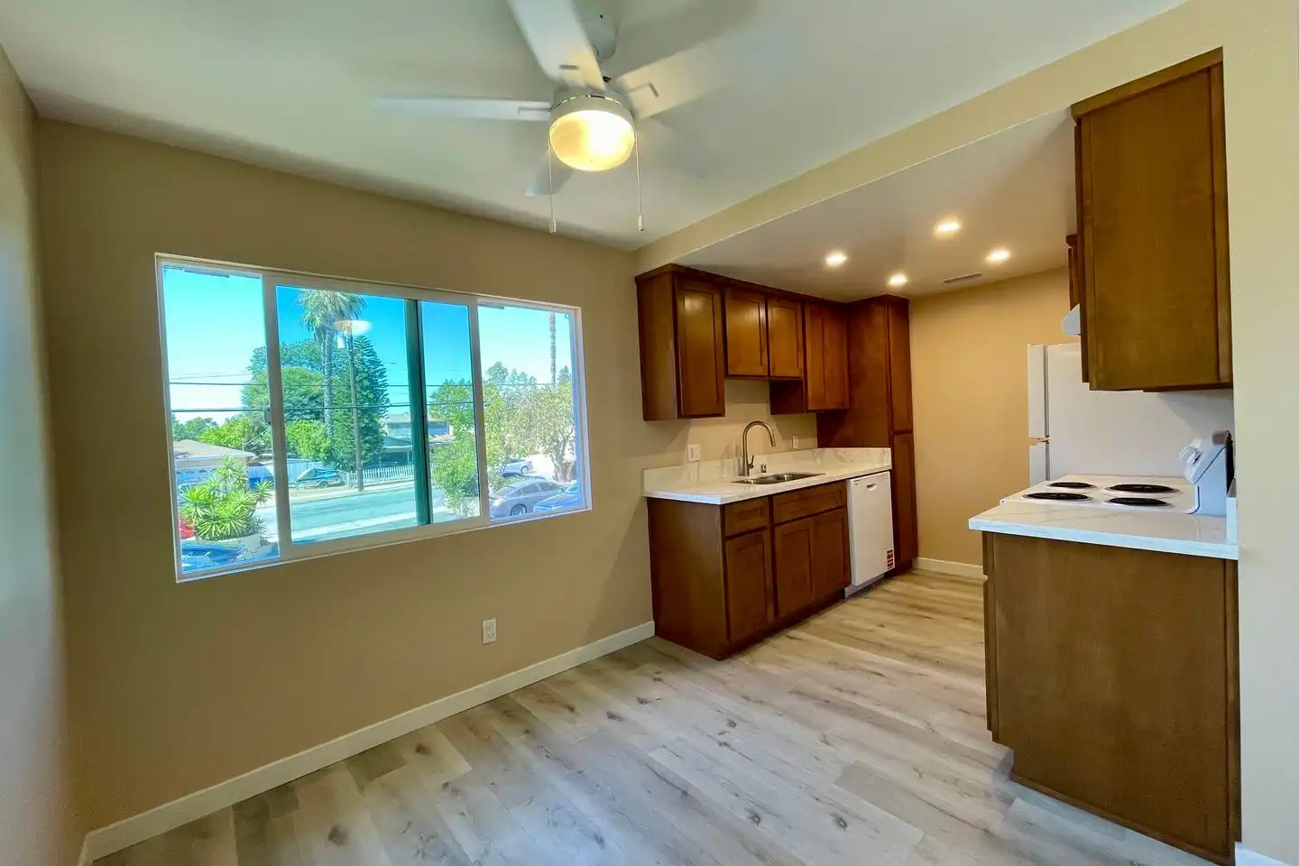 903 S Sunshine Ave unit #B photo 4
