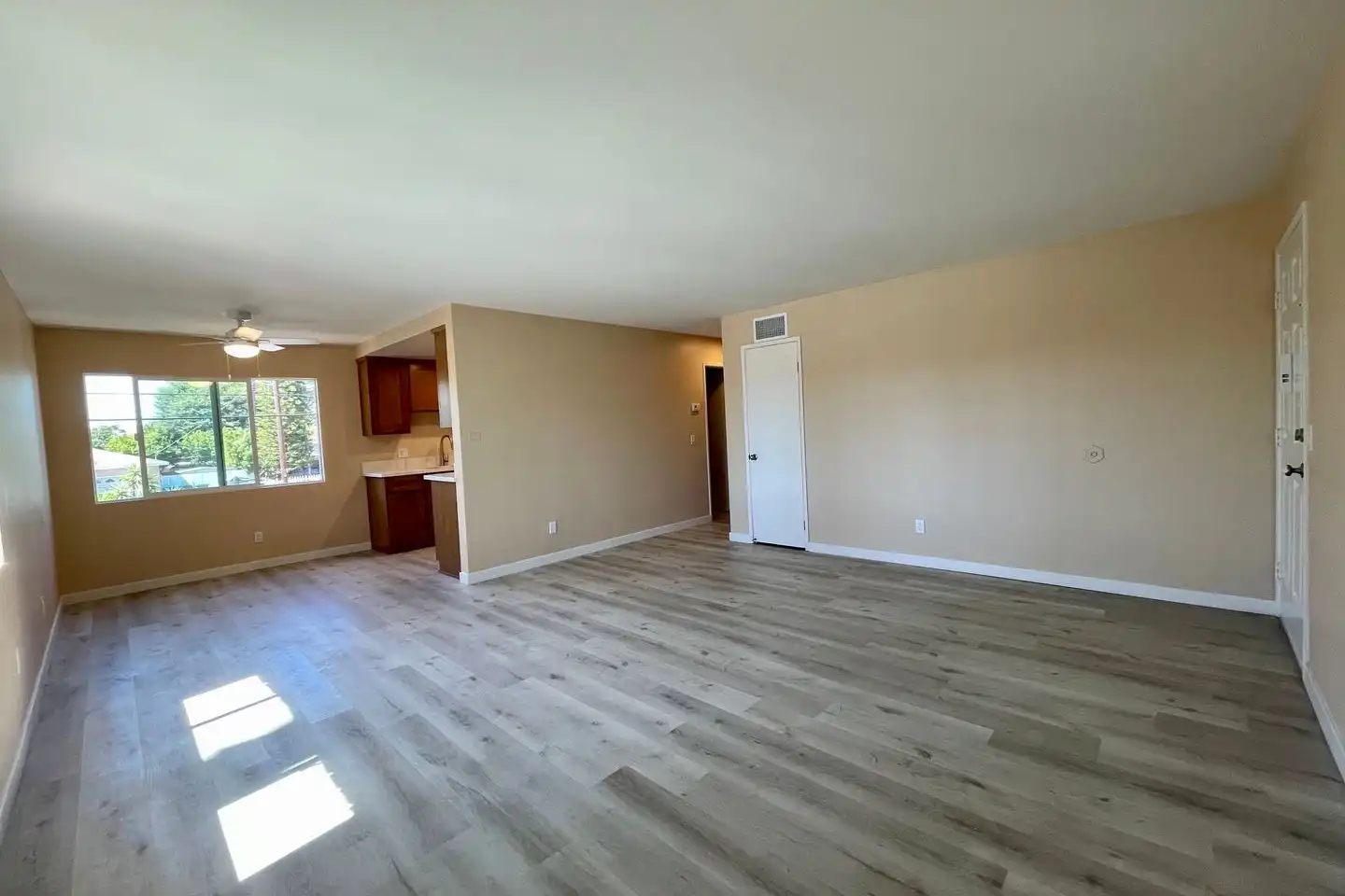903 S Sunshine Ave unit #B photo 2