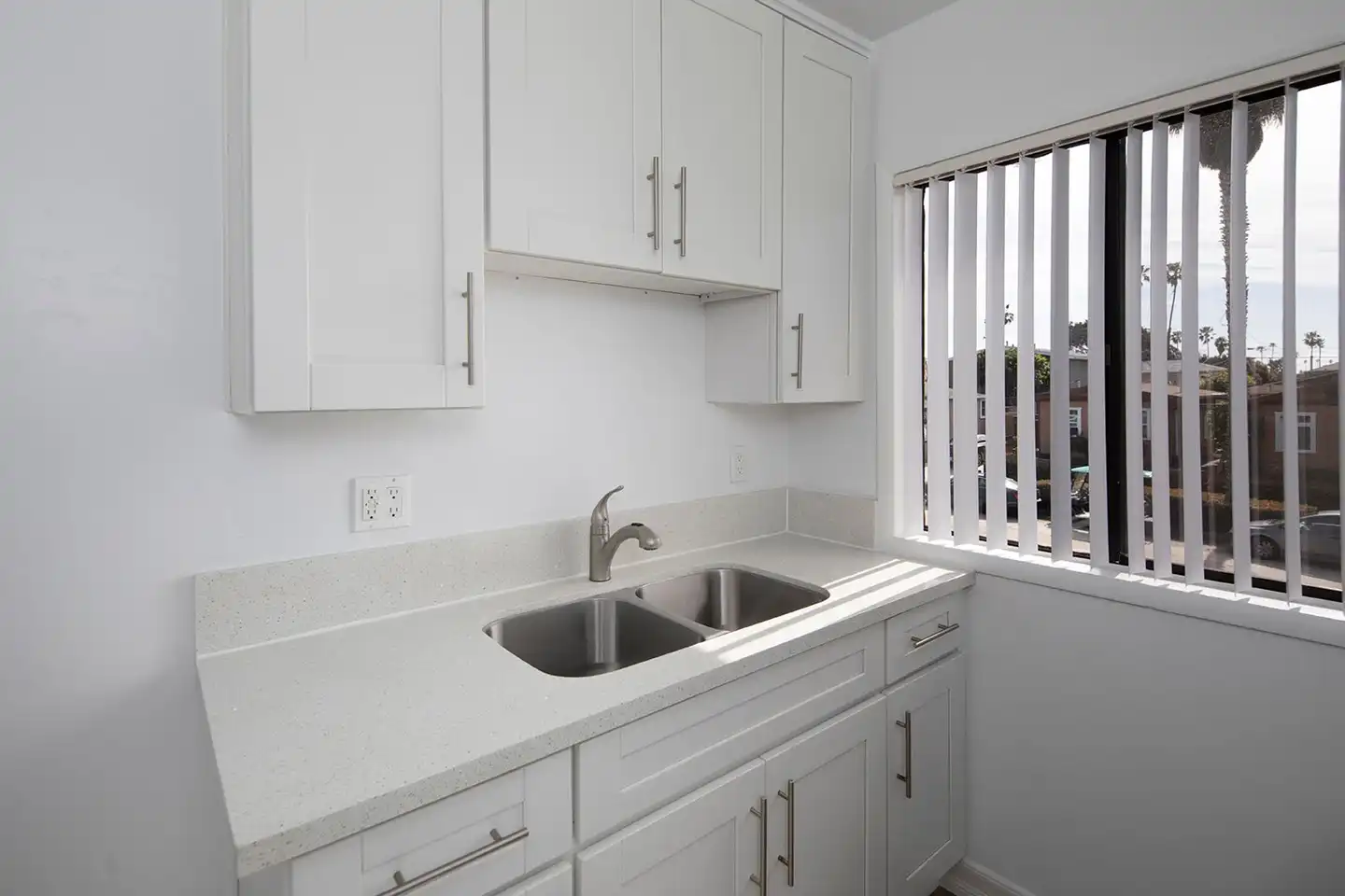 2055 Bacon St unit 02 photo 5