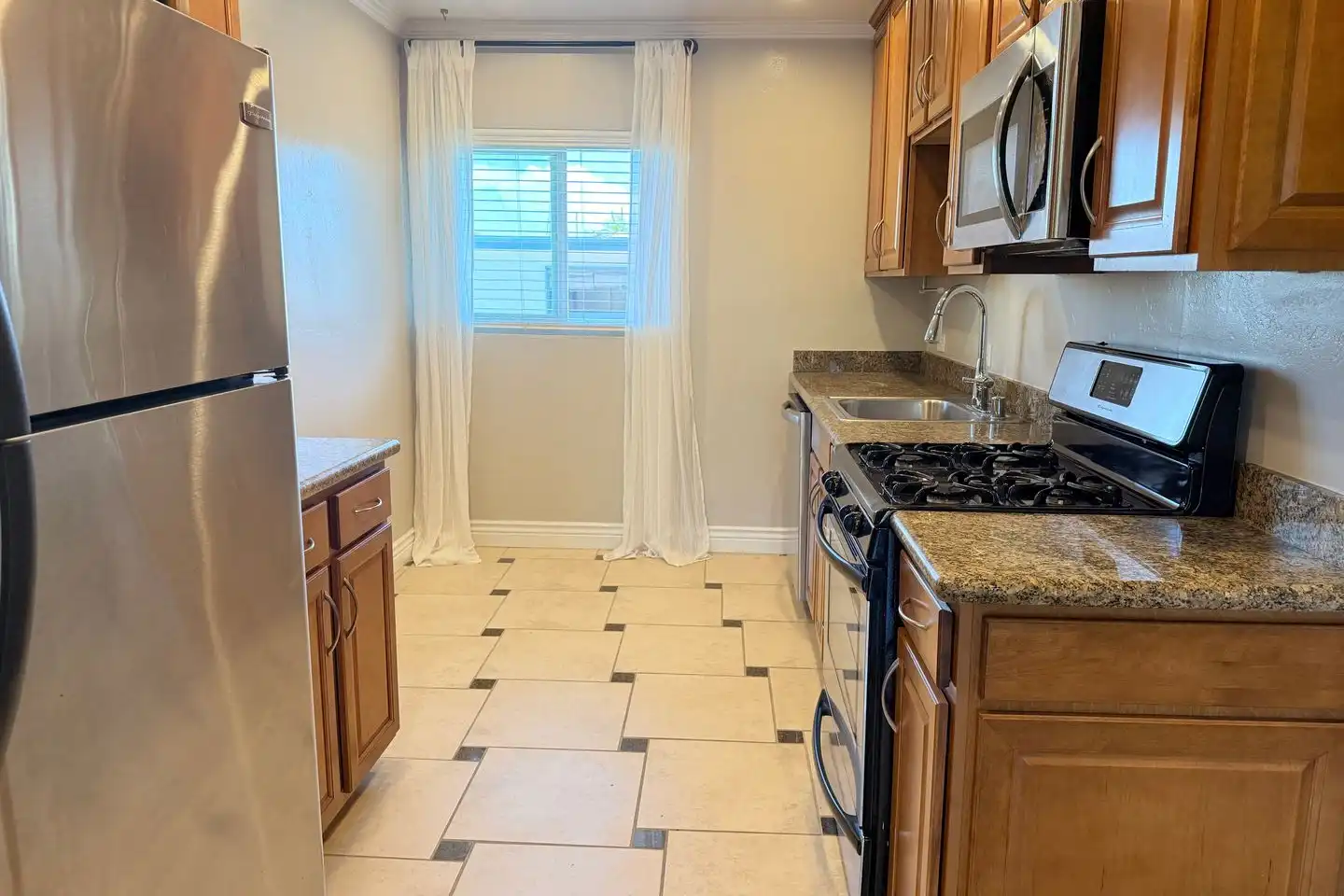 2817 Carleton St unit 2821.5 photo 2