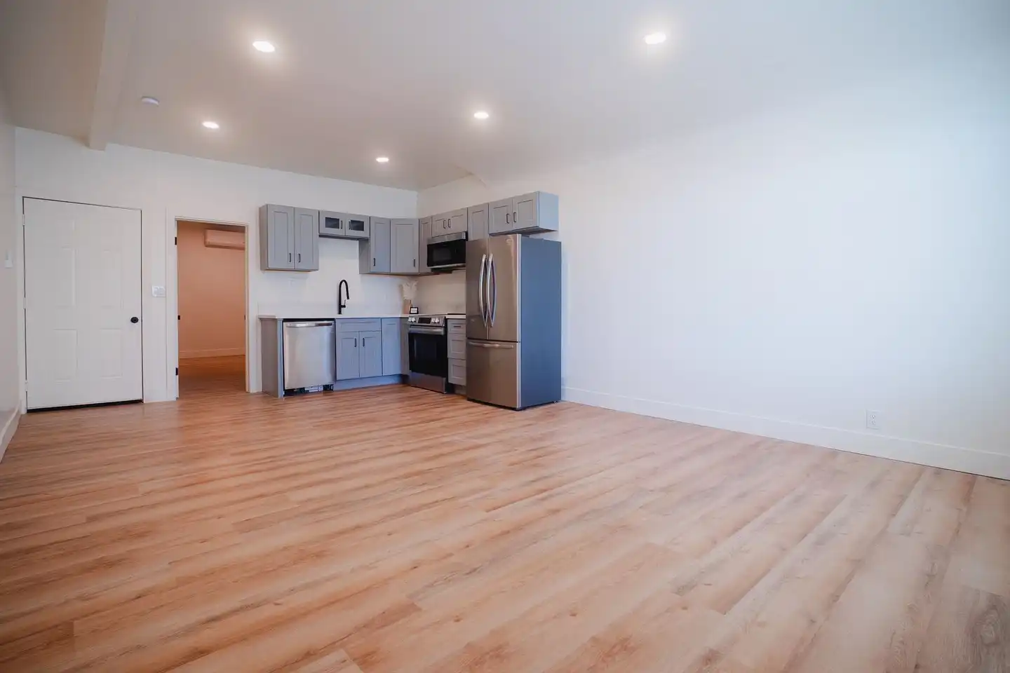 3140 University Ave unit 208 photo 2