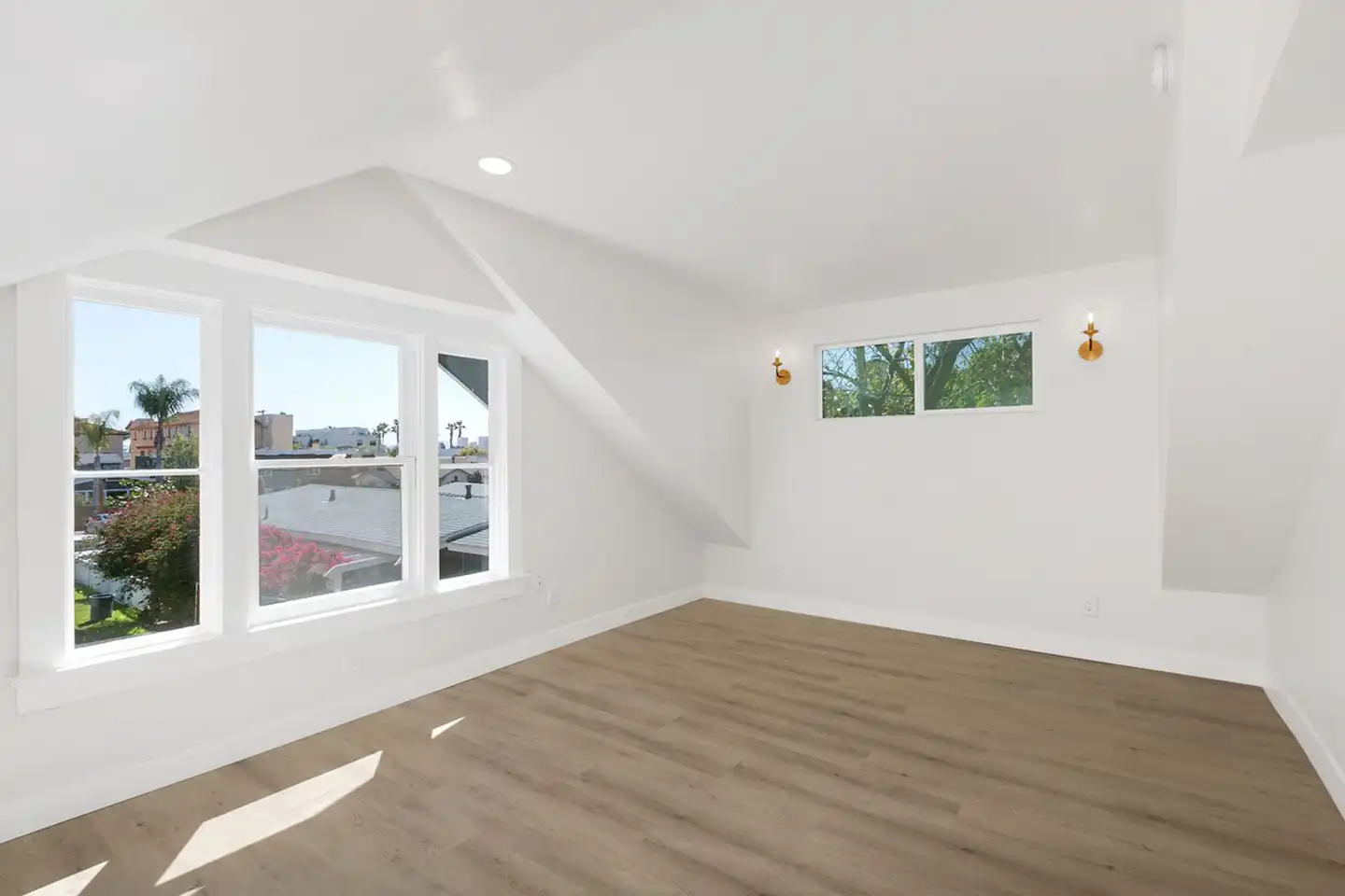4554 North Ave unit 4556 #3