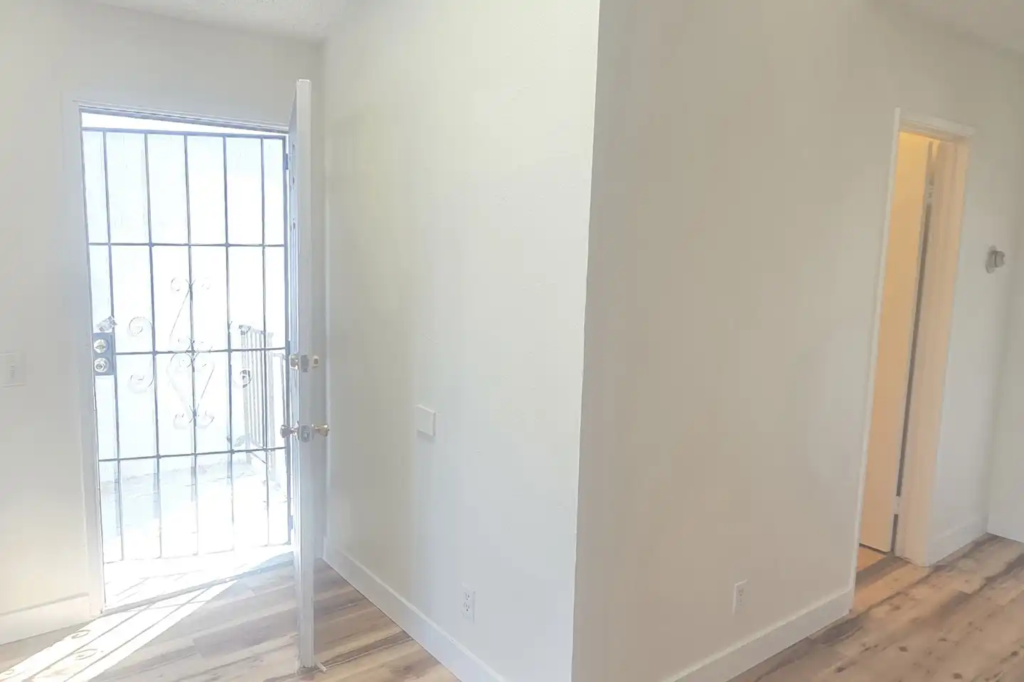 714 N Clementine - E photo 2