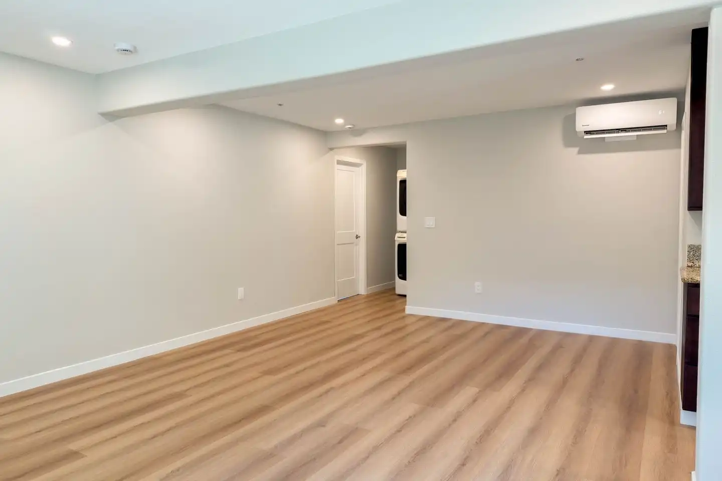 3560 Fourth Ave unit 3568 - 1 photo 3